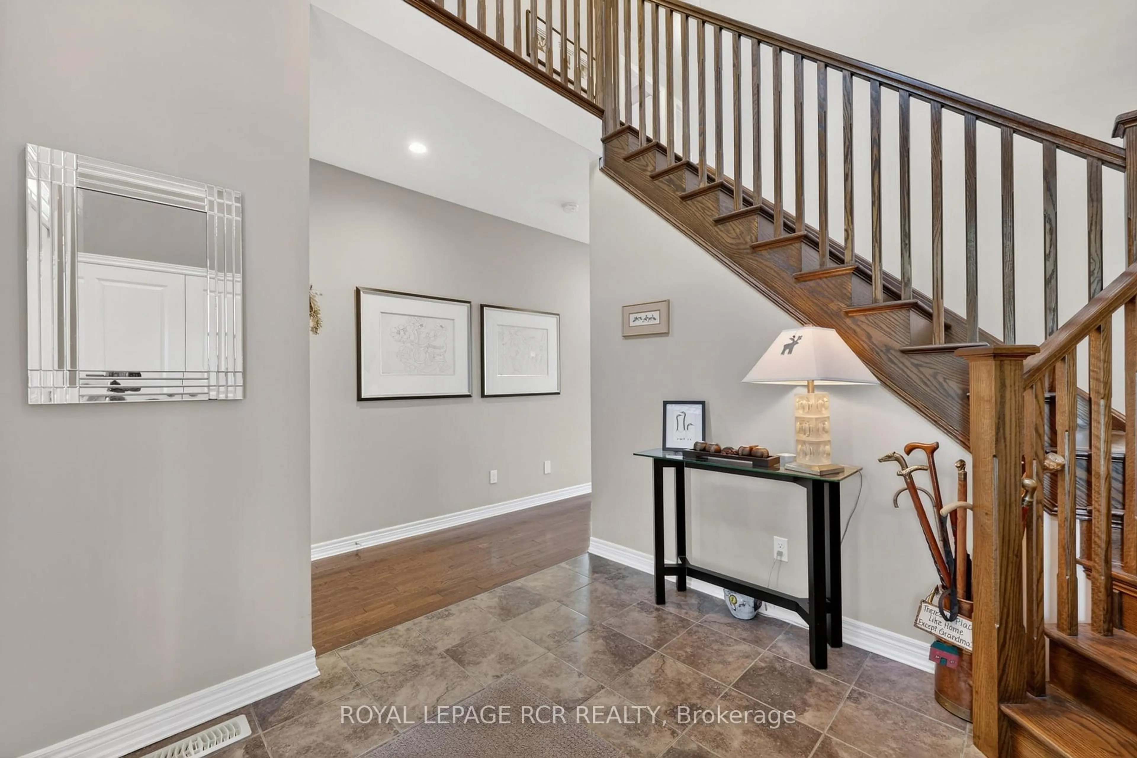 Indoor entryway for 35 St. Paul's Pl, Orangeville Ontario L9W 0A5