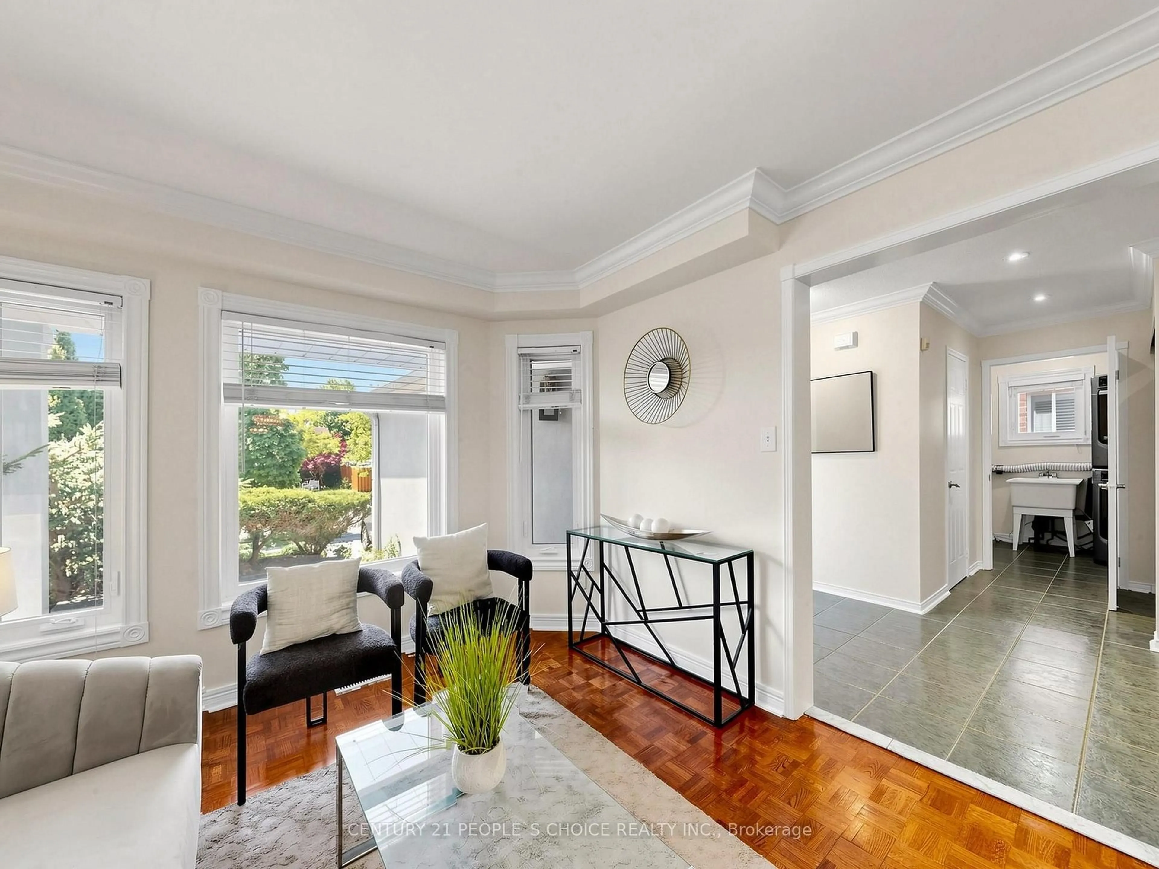 Living room with furniture, unknown for 5615 Whitehorn Ave, Mississauga Ontario L5V 2B1