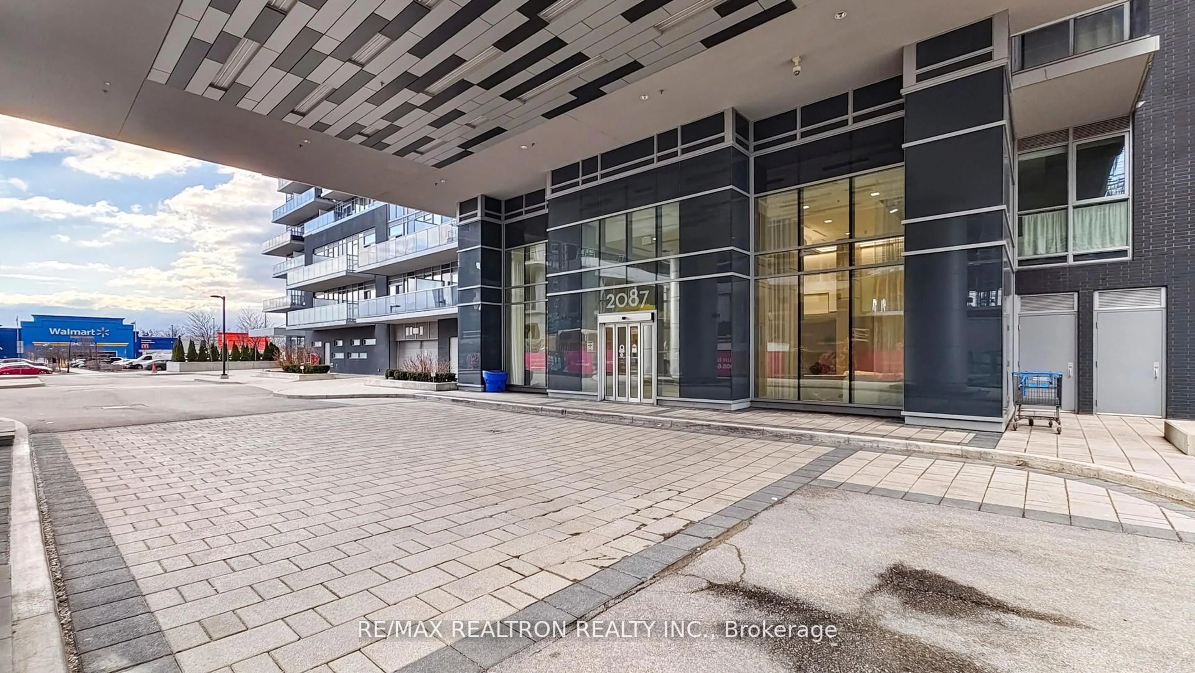 Indoor foyer for 2087 Fairview St #1407, Burlington Ontario L7R 0E5