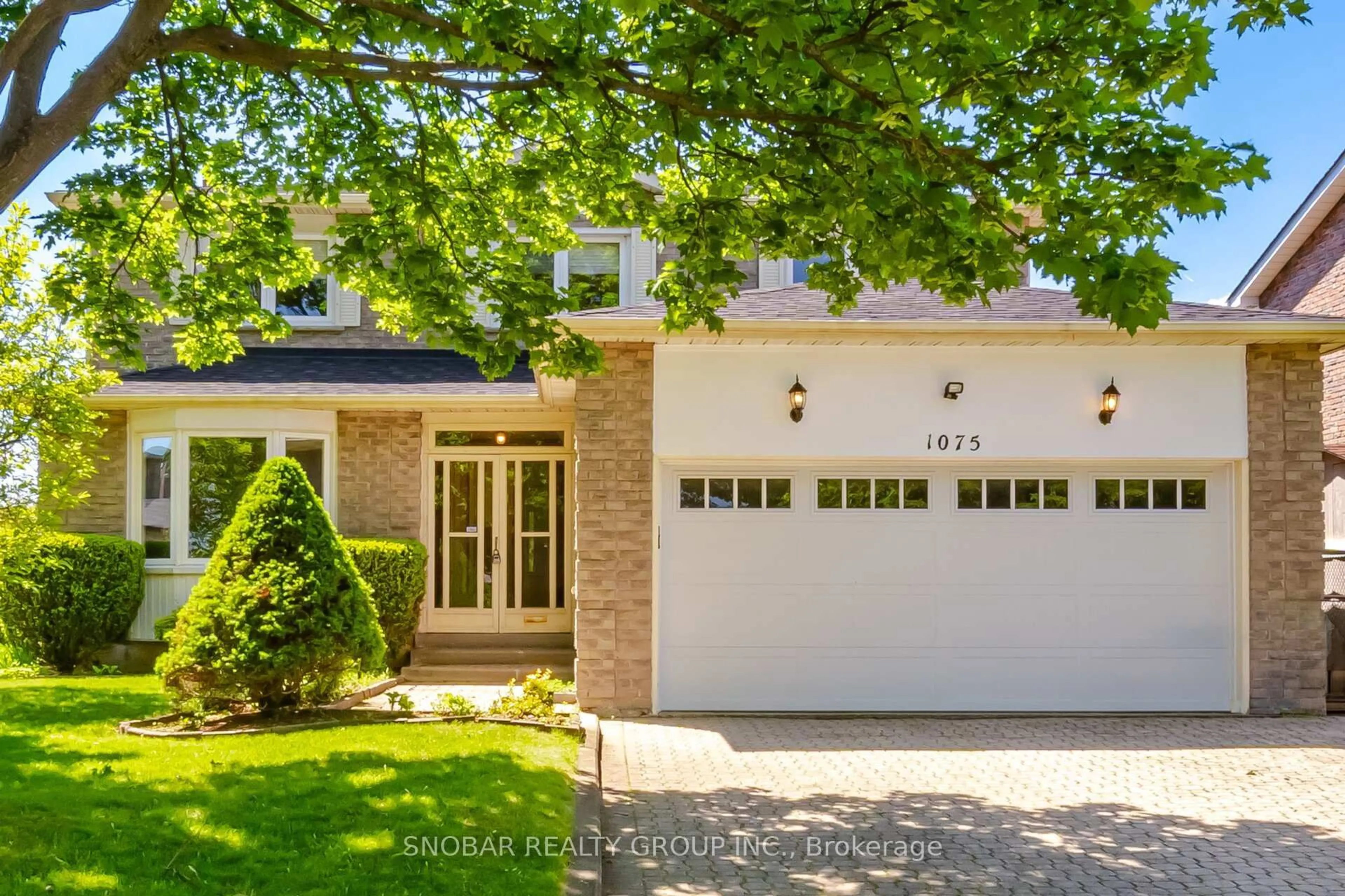 Home with brick exterior material, street for 1075 Rowan Crt, Mississauga Ontario L4W 3M7