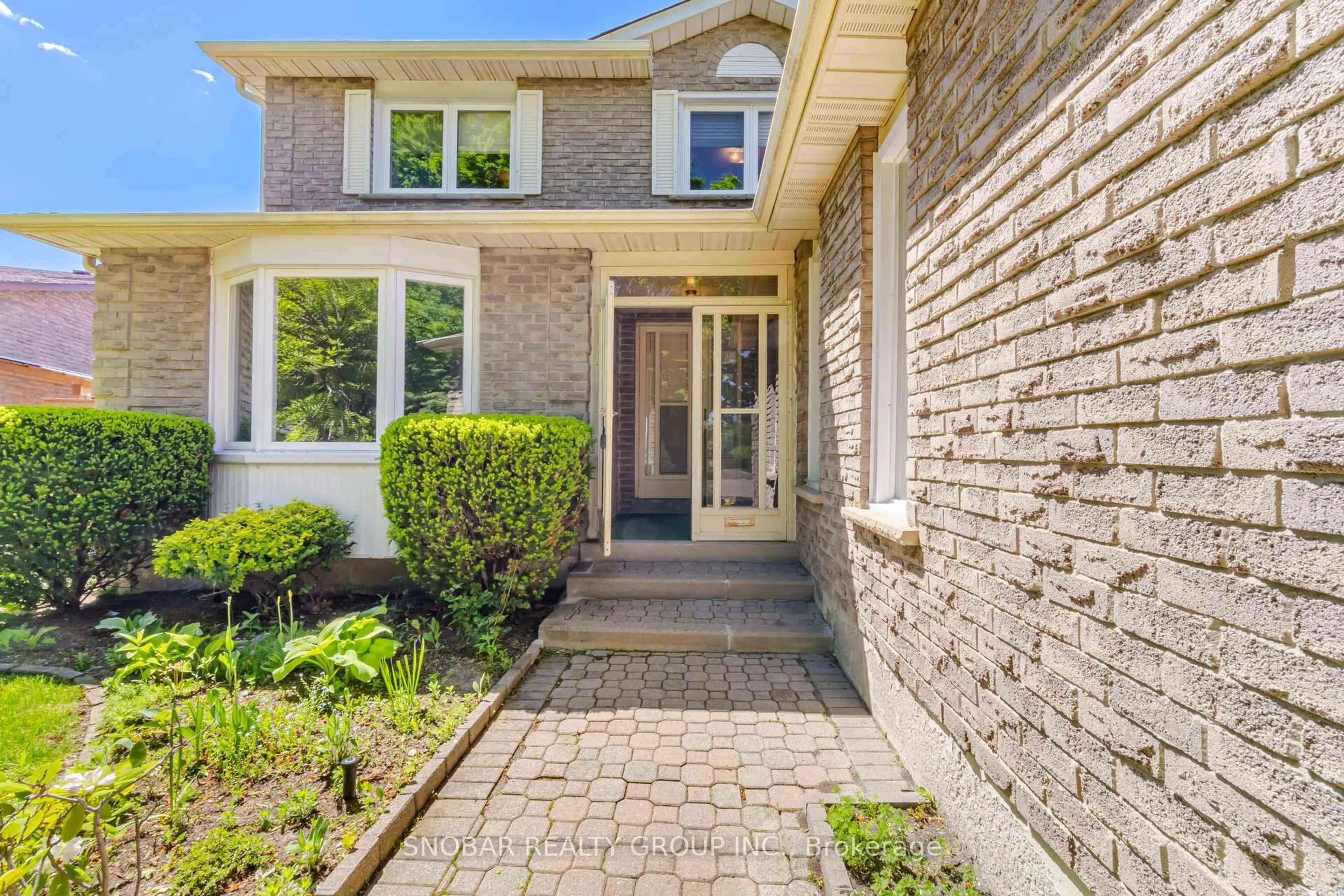Home with brick exterior material, street for 1075 Rowan Crt, Mississauga Ontario L4W 3M7