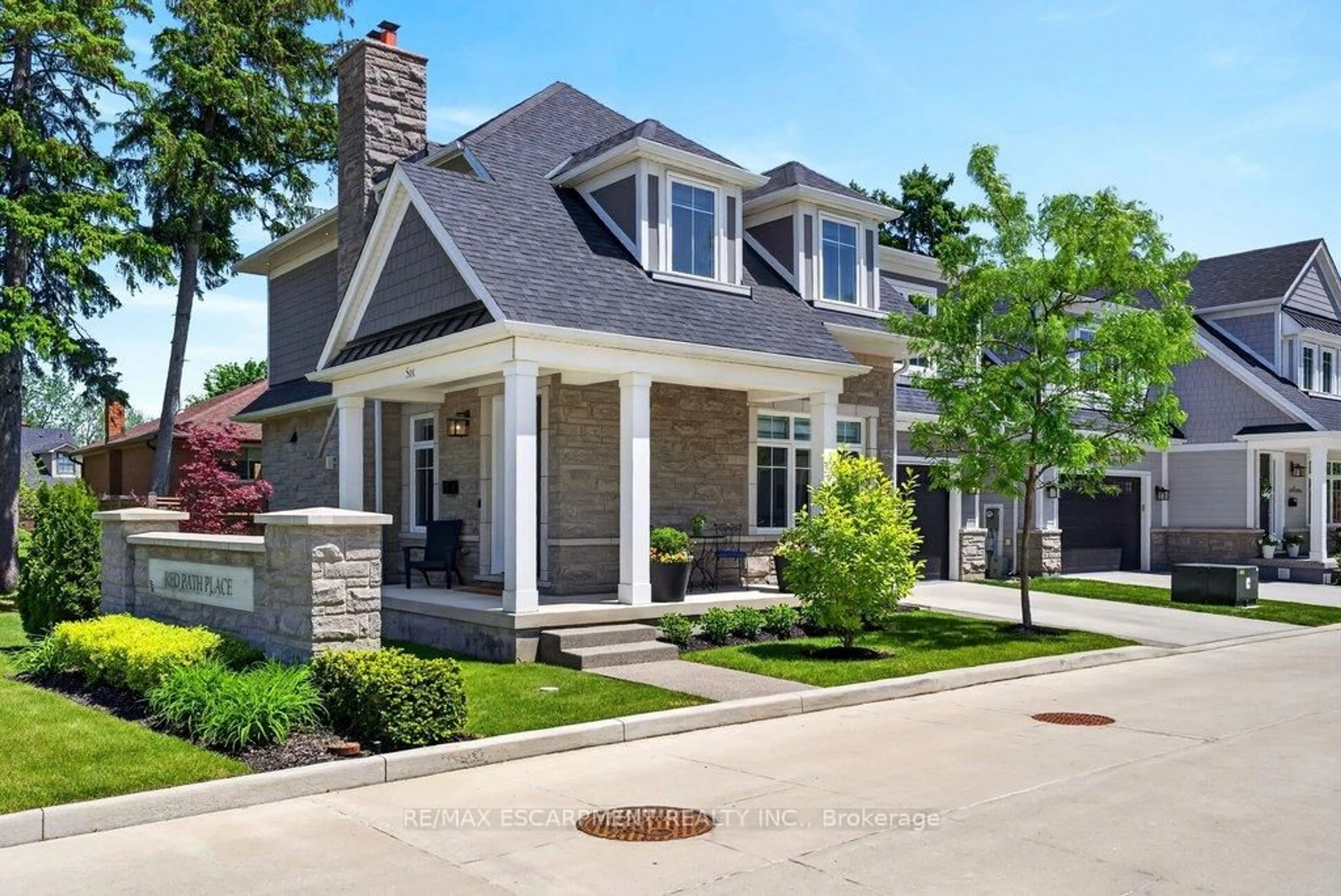 Home with brick exterior material, street for 2134 New St #6, Burlington Ontario L7R 1H8