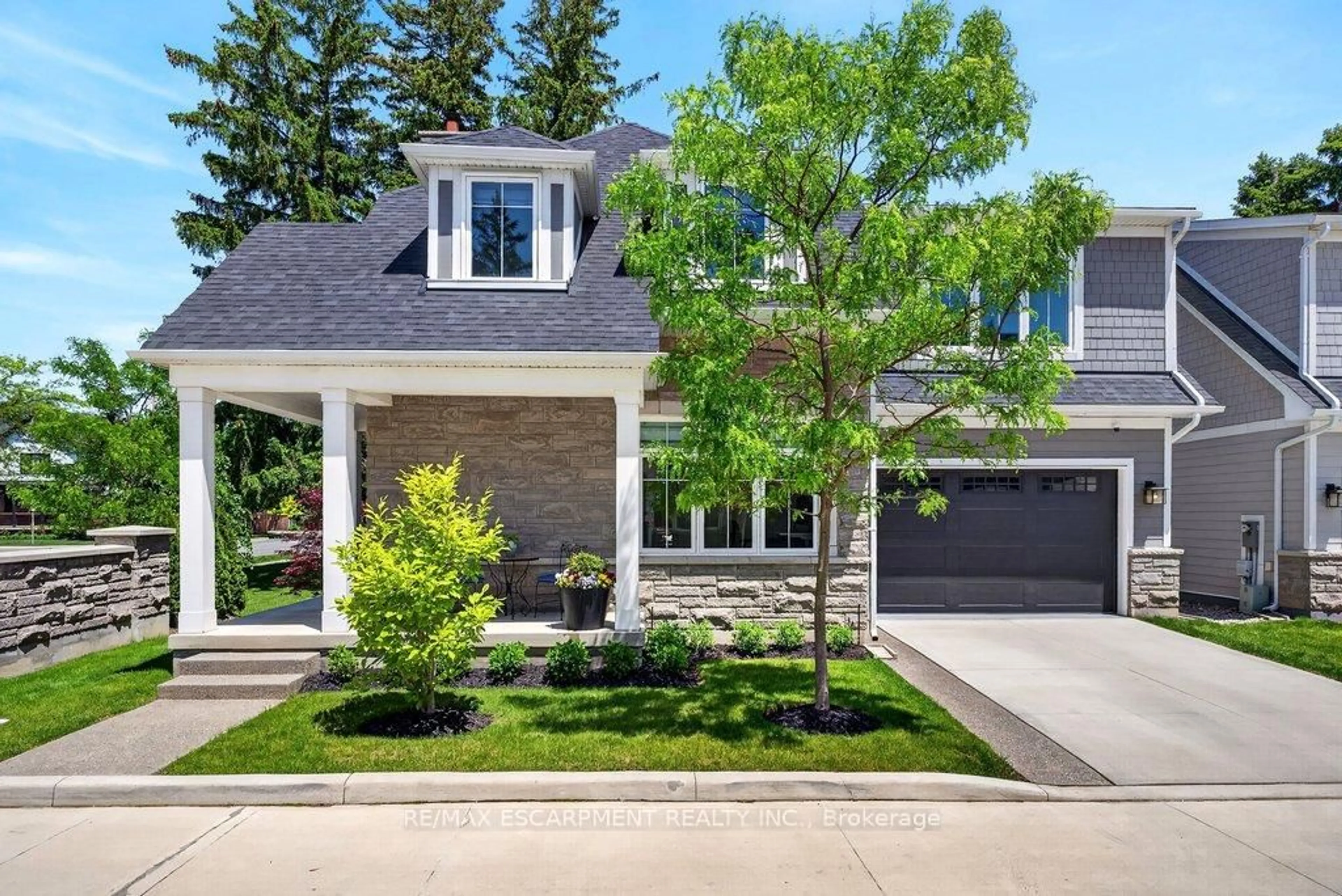 Home with brick exterior material, street for 2134 New St #6, Burlington Ontario L7R 1H8