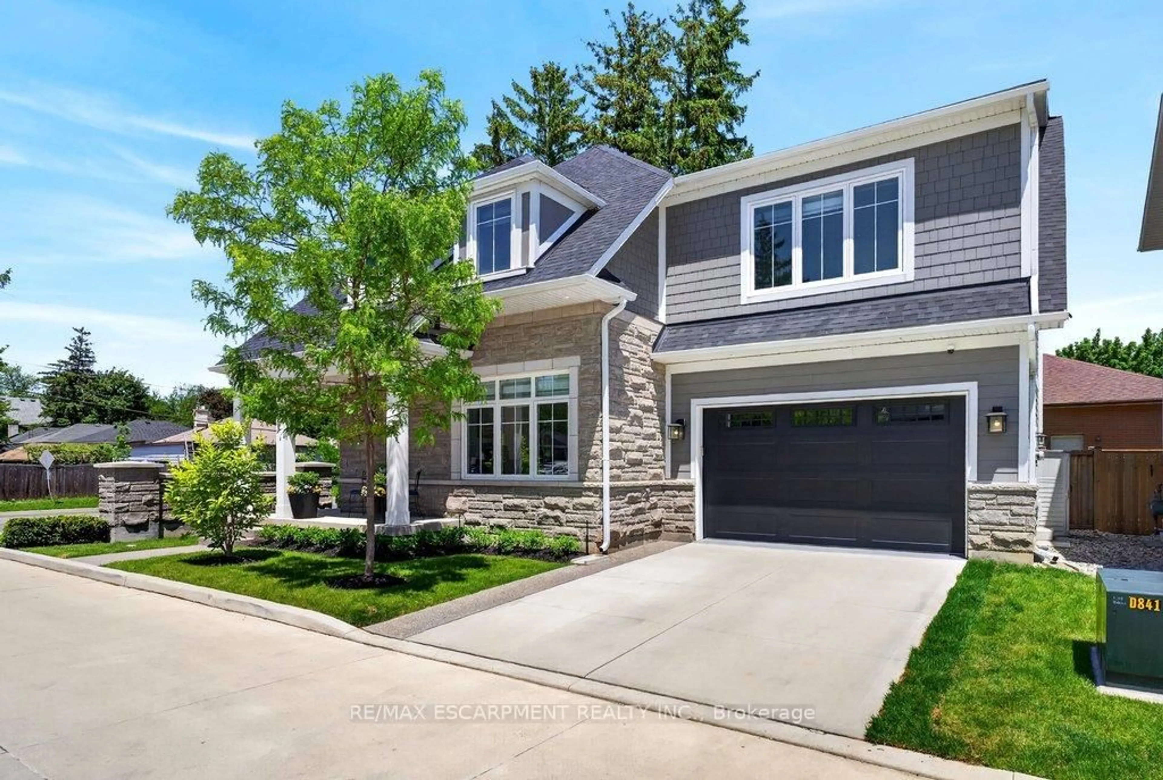Home with brick exterior material, street for 2134 New St #6, Burlington Ontario L7R 1H8