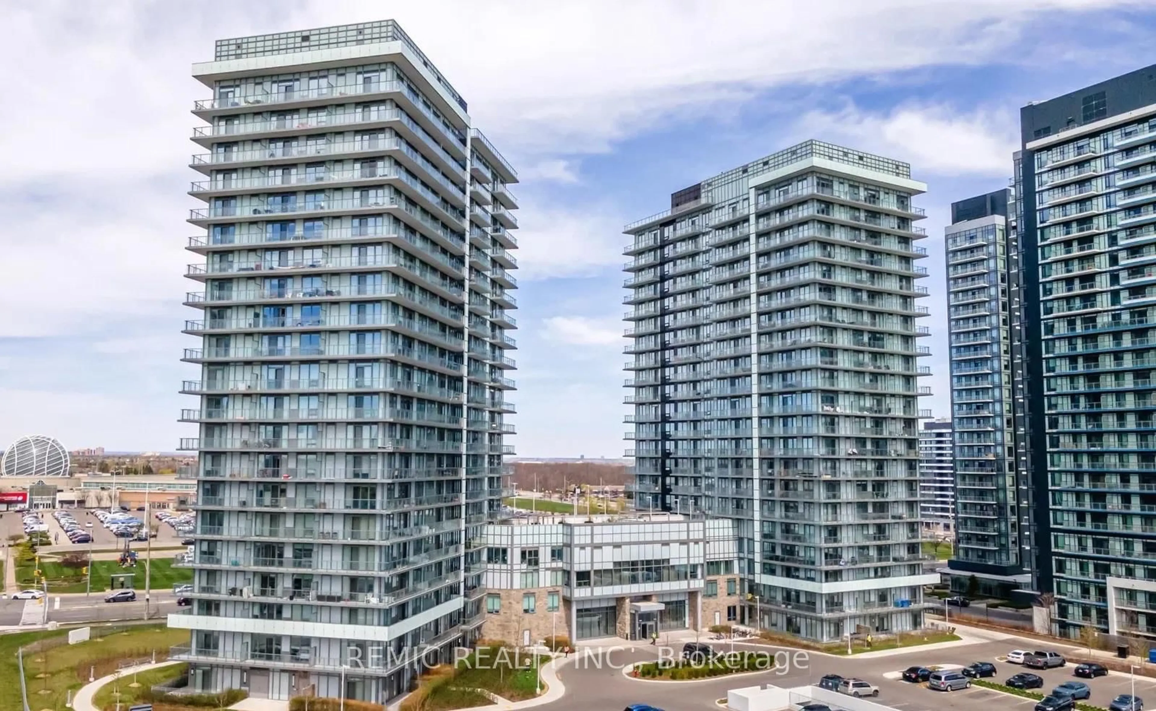 A pic from outside/outdoor area/front of a property/back of a property/a pic from drone, city buildings view from balcony for 4655 Metcalfe Ave #2207, Mississauga Ontario L5M 0Z7