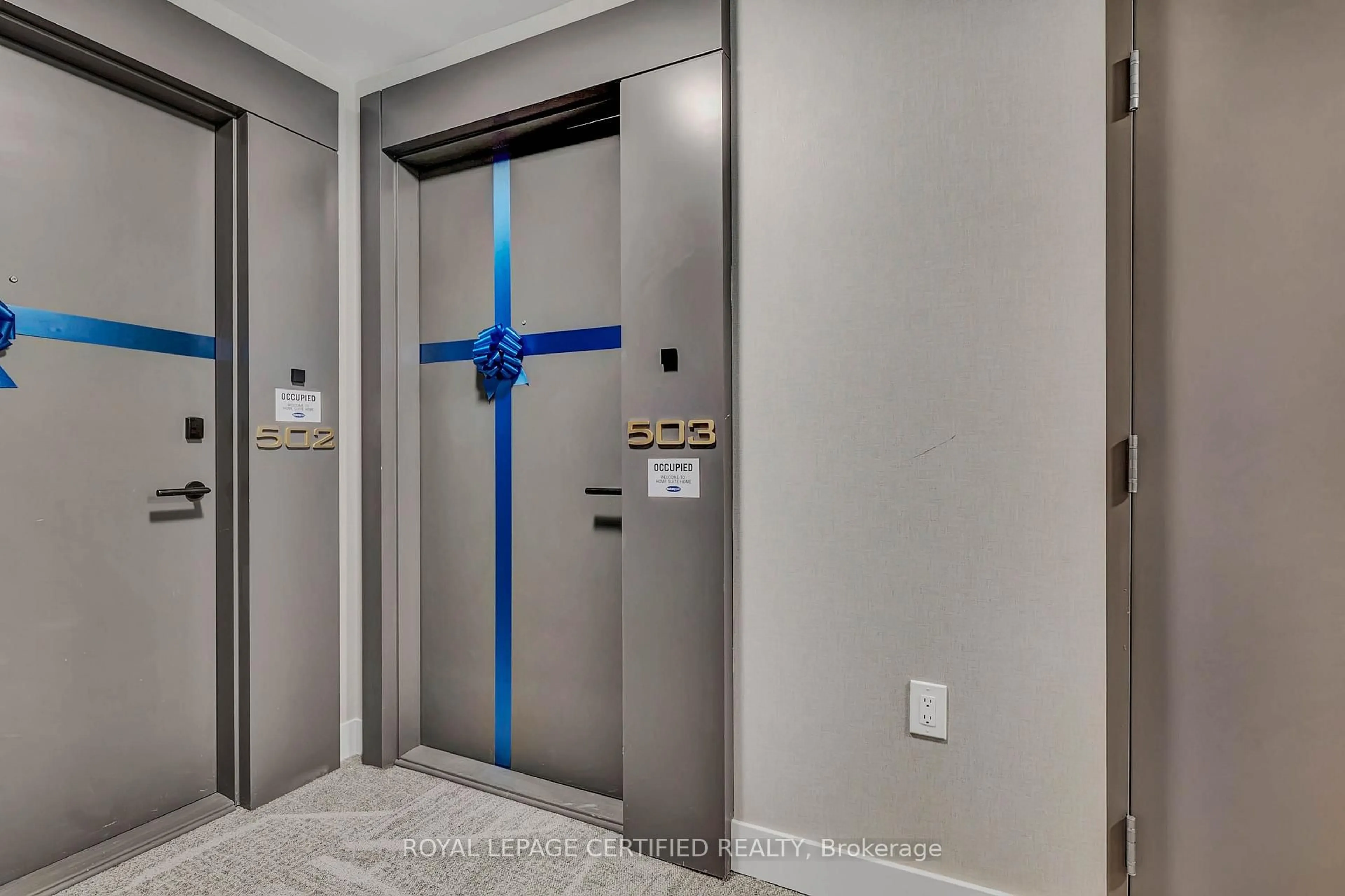 Indoor entryway for 2088 James St #503, Burlington Ontario L7R 0H2