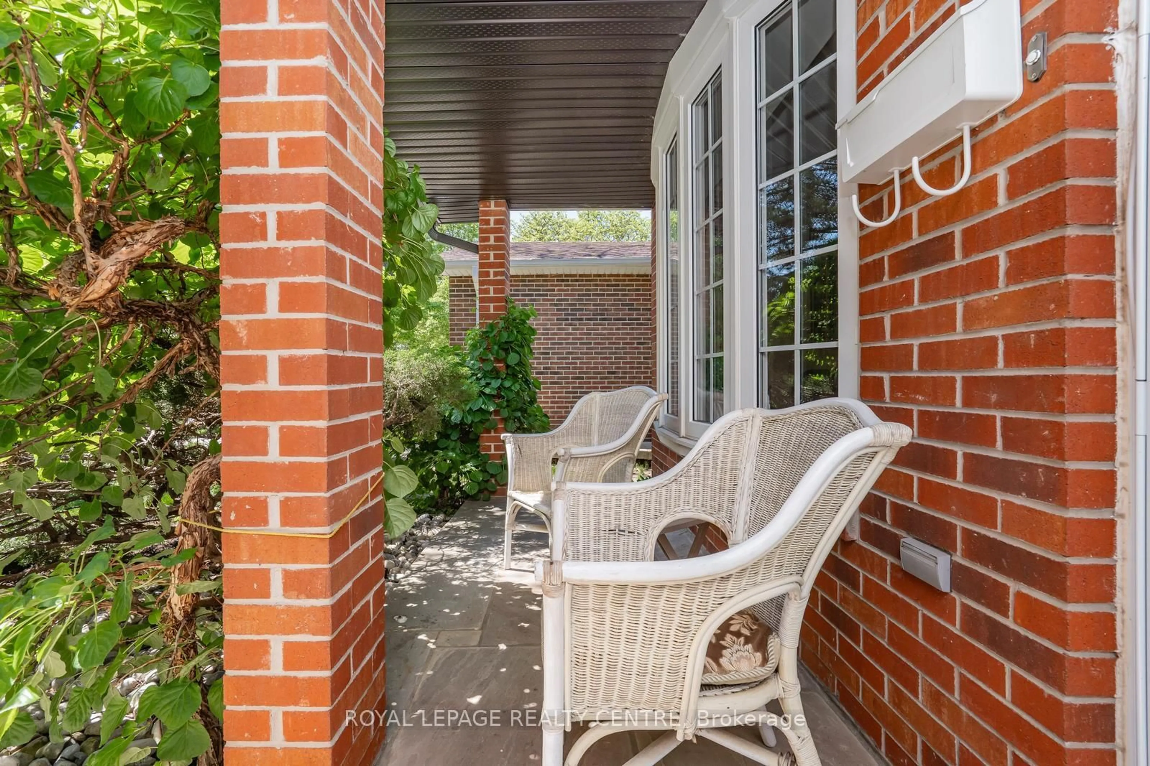 Patio, street for 3959 Selkirk Pl, Mississauga Ontario L5L 3L5