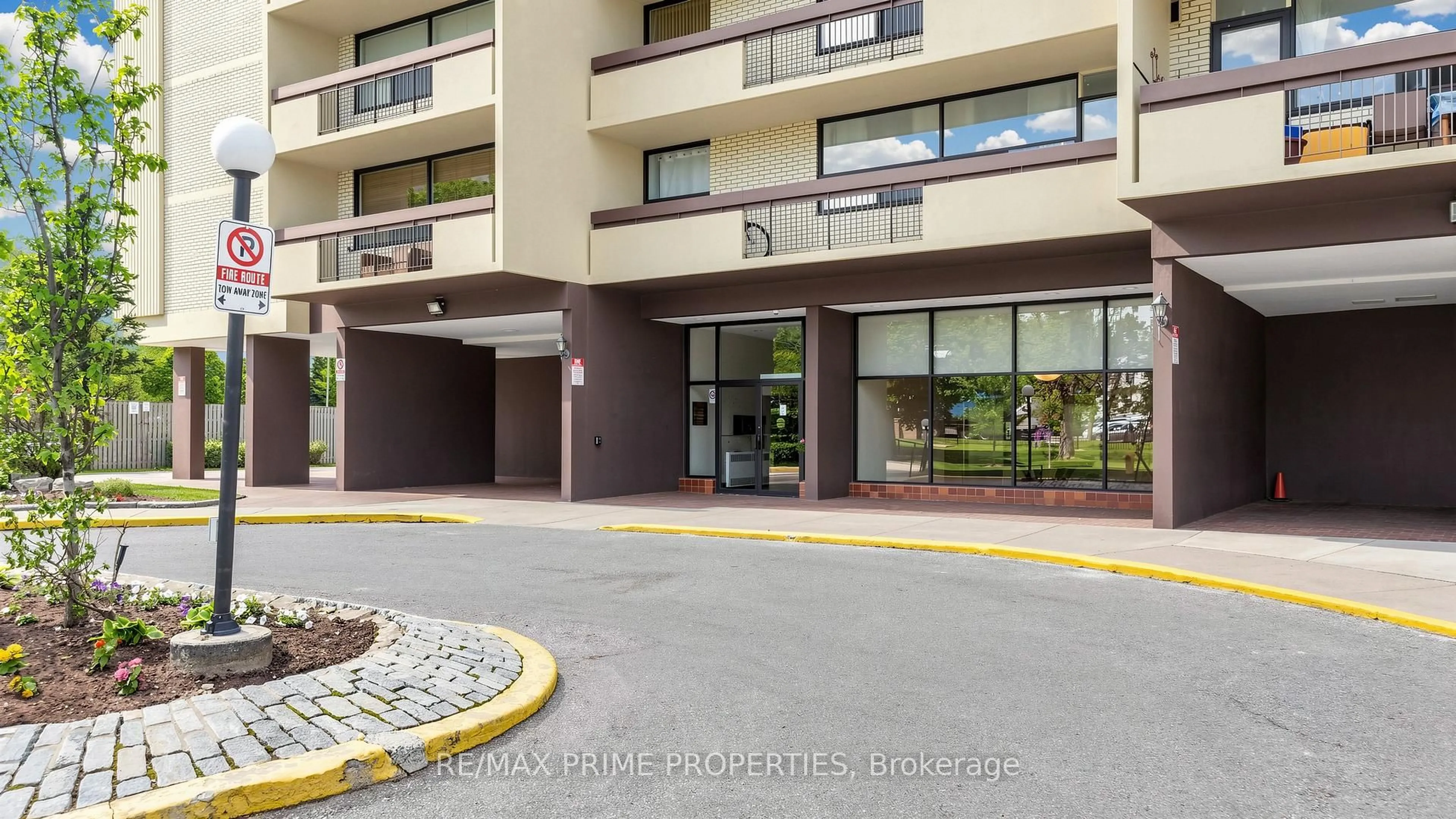 Patio, street for 1455 Lawrence Ave #1404, Toronto Ontario M6L 1B1
