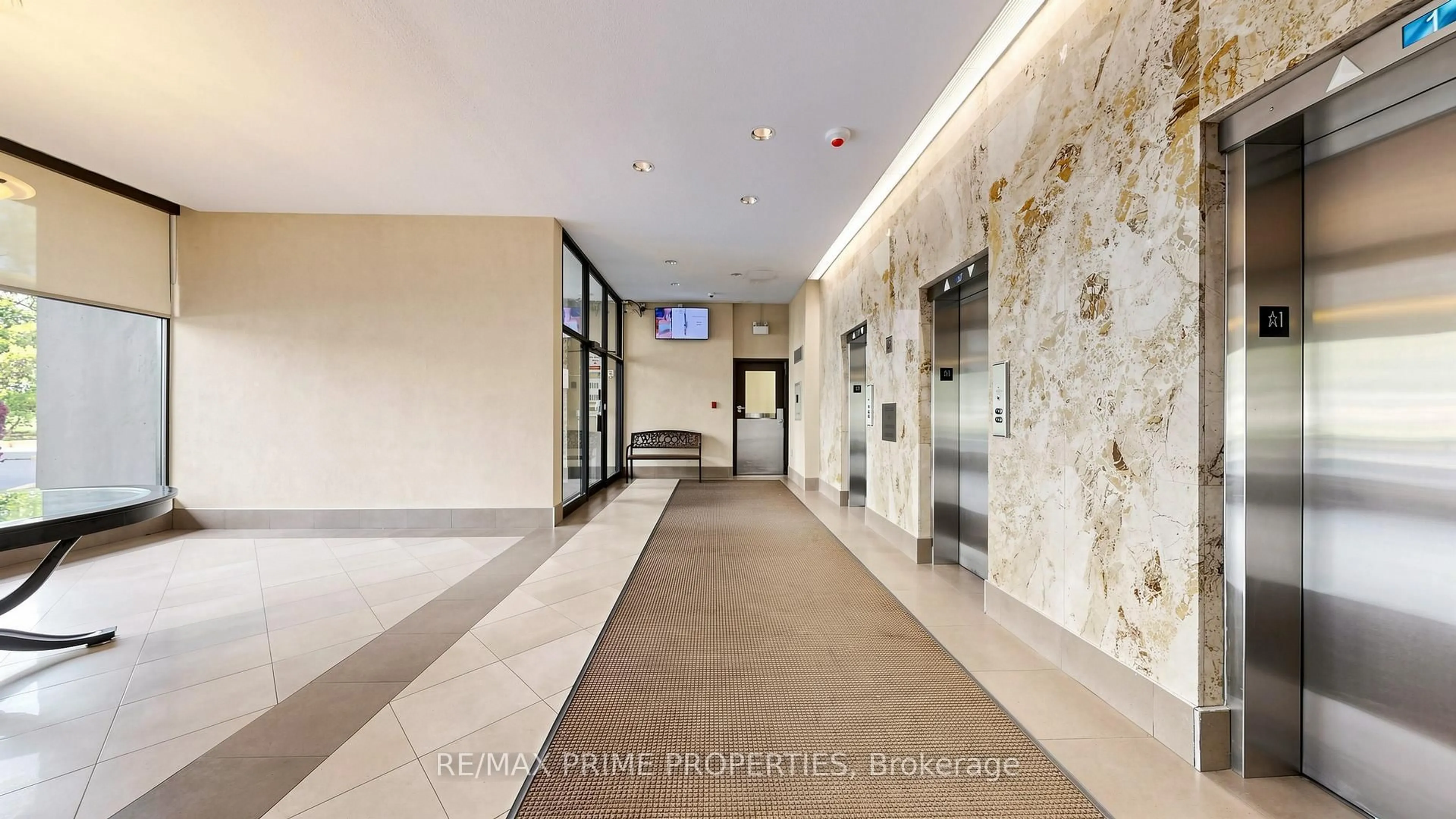 Indoor foyer for 1455 Lawrence Ave #1404, Toronto Ontario M6L 1B1