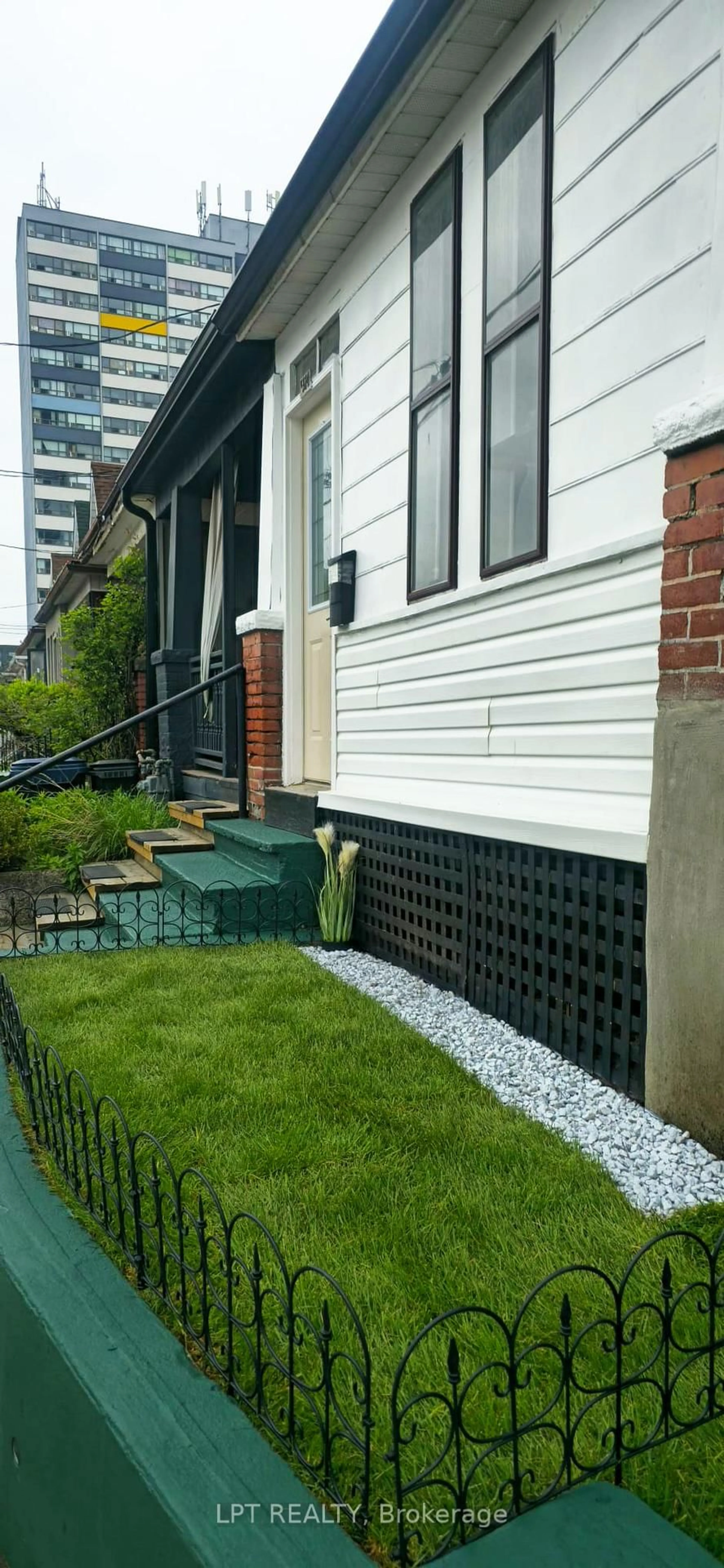 Unknown for 1314 Dupont St, Toronto Ontario M6H 2A7
