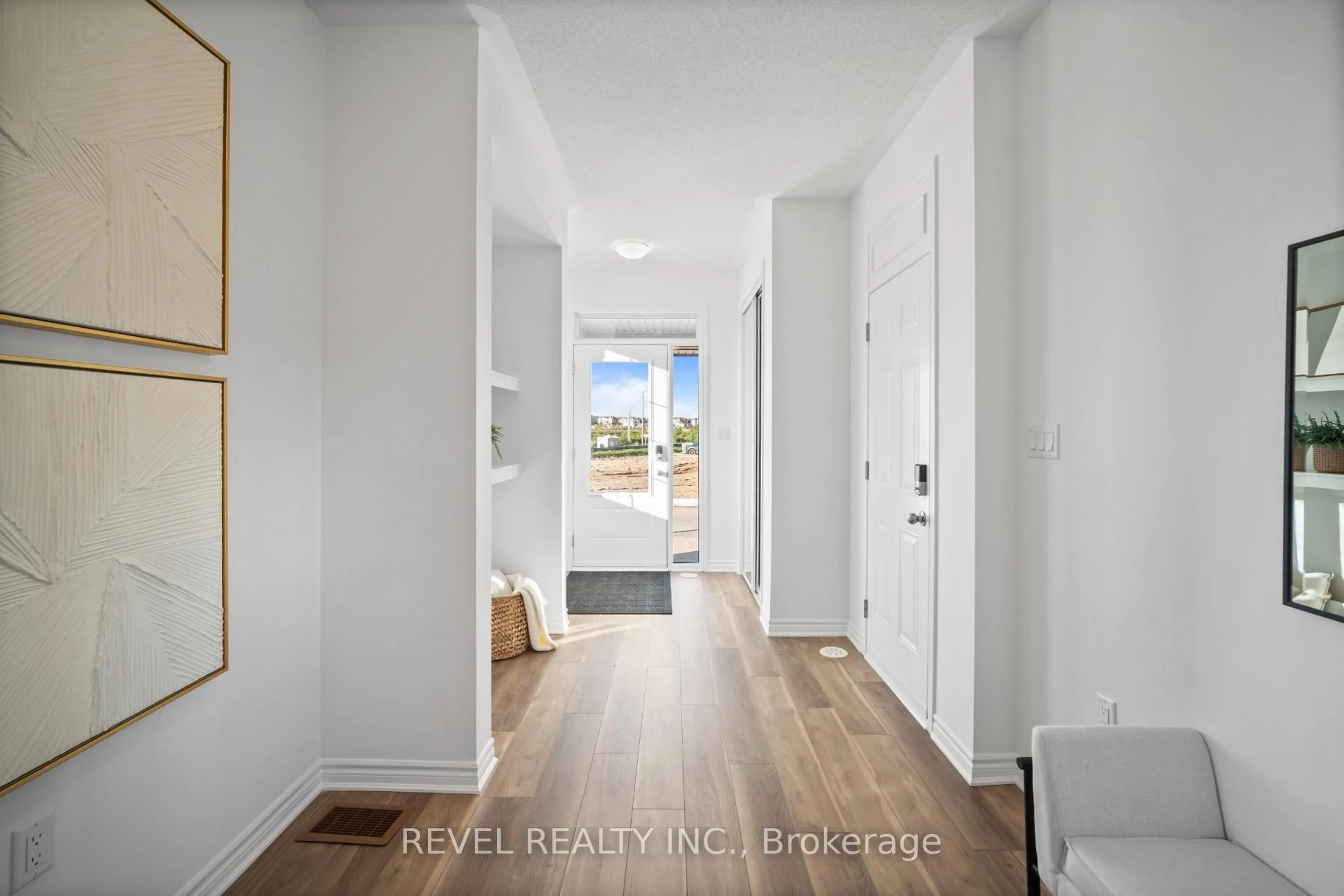 Indoor entryway for 22 Varsity Dr, Brampton Ontario L7A 5M6