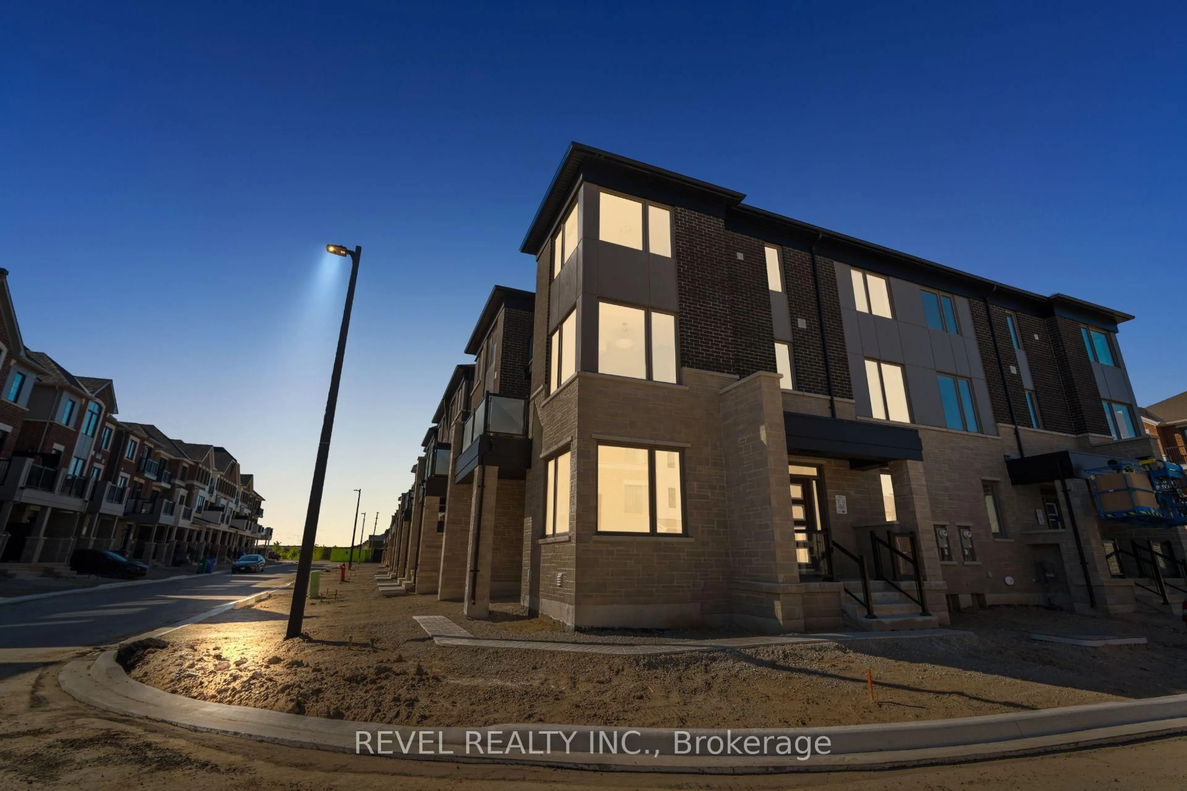 A pic from outside/outdoor area/front of a property/back of a property/a pic from drone, unknown for 22 Vickerman St, Brampton Ontario L7A 5M7