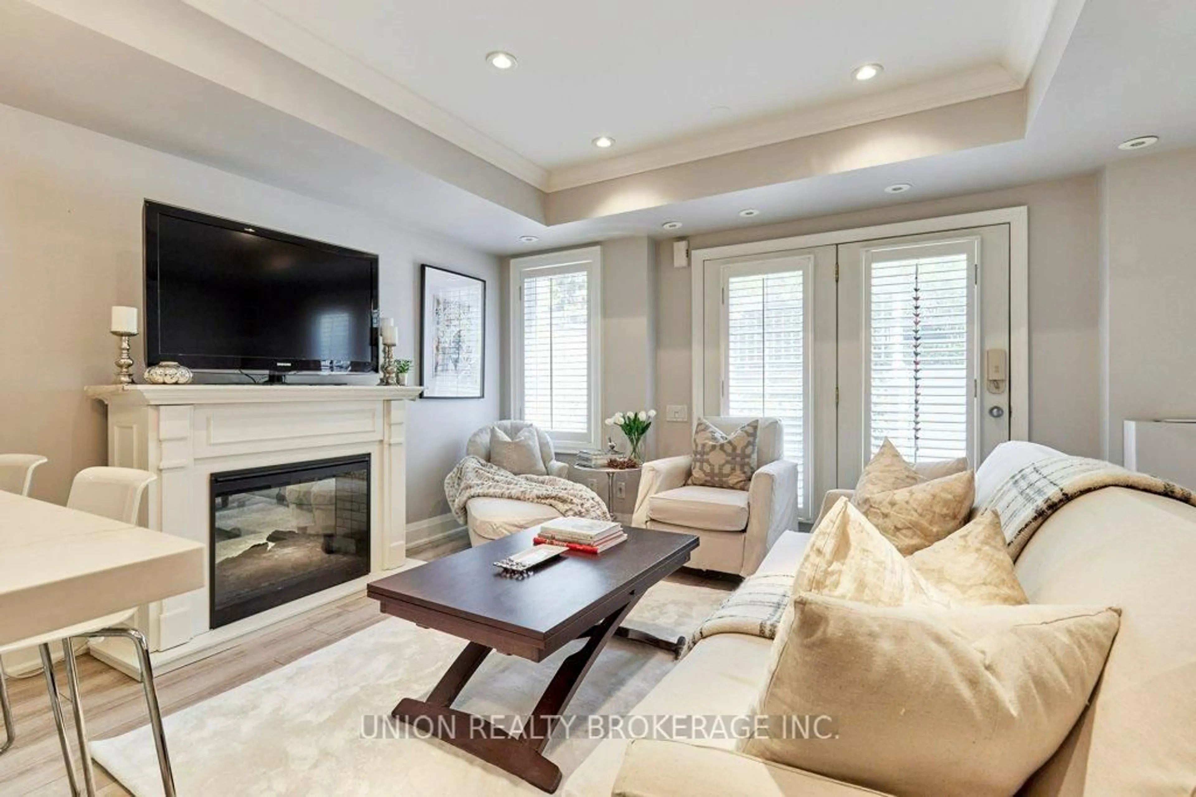 Living room with furniture, unknown for 93 The Queensway #39, Toronto Ontario M6S 5A7