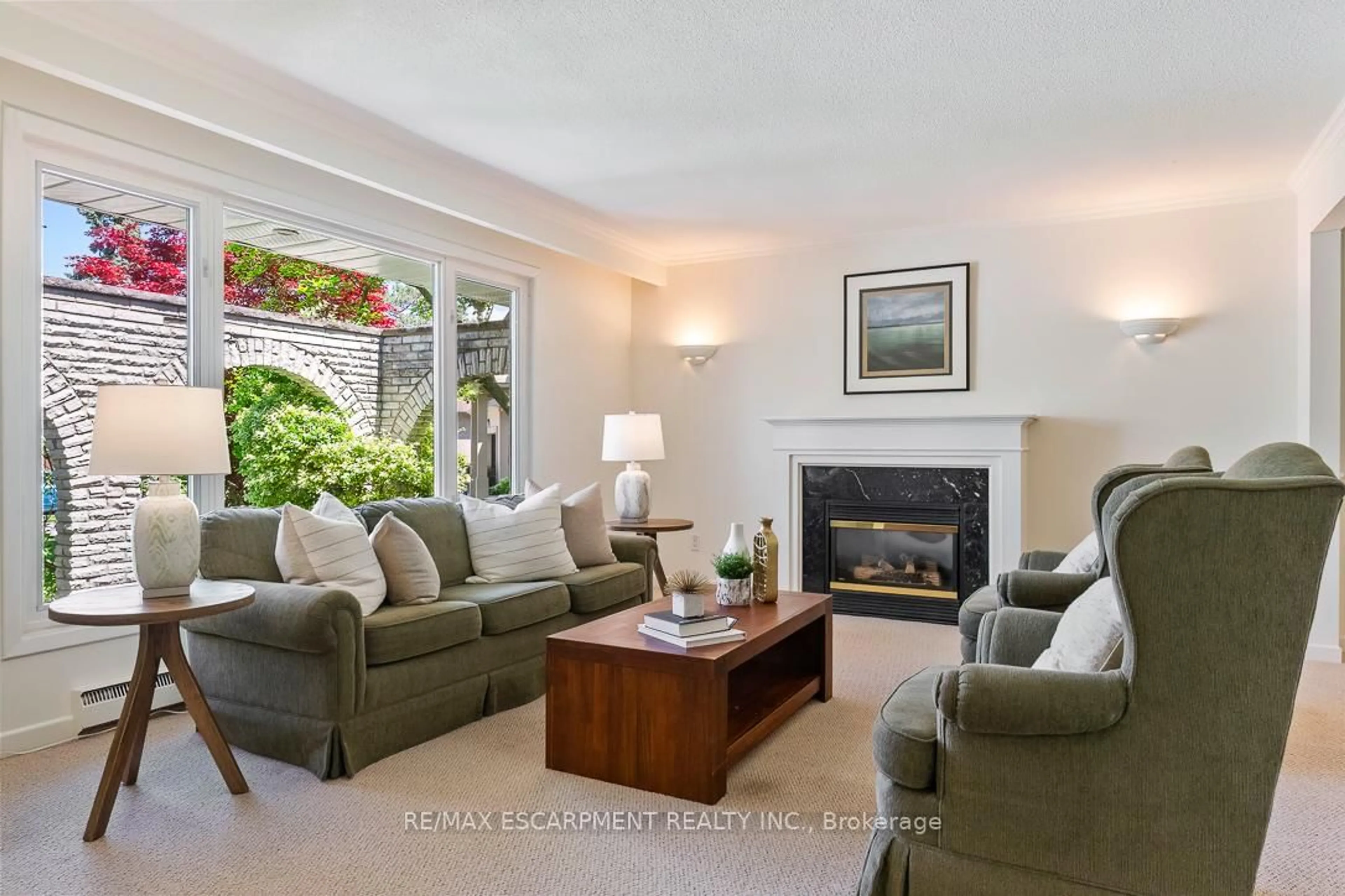 Living room with furniture, unknown for 1393 Winglos Crt, Mississauga Ontario L5C 1R2
