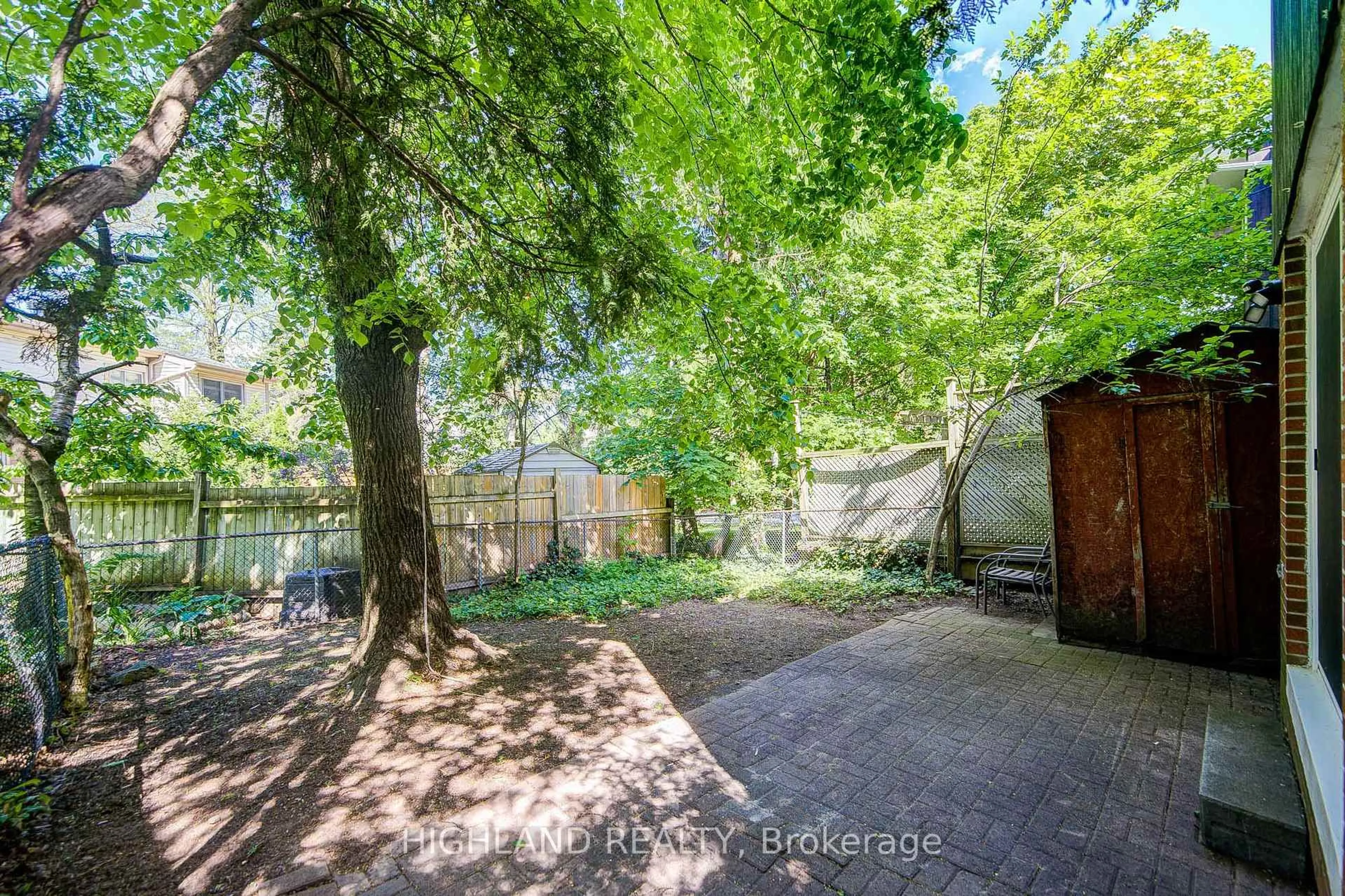 Patio, street for 2075 South Millway, Mississauga Ontario L5L 1R4