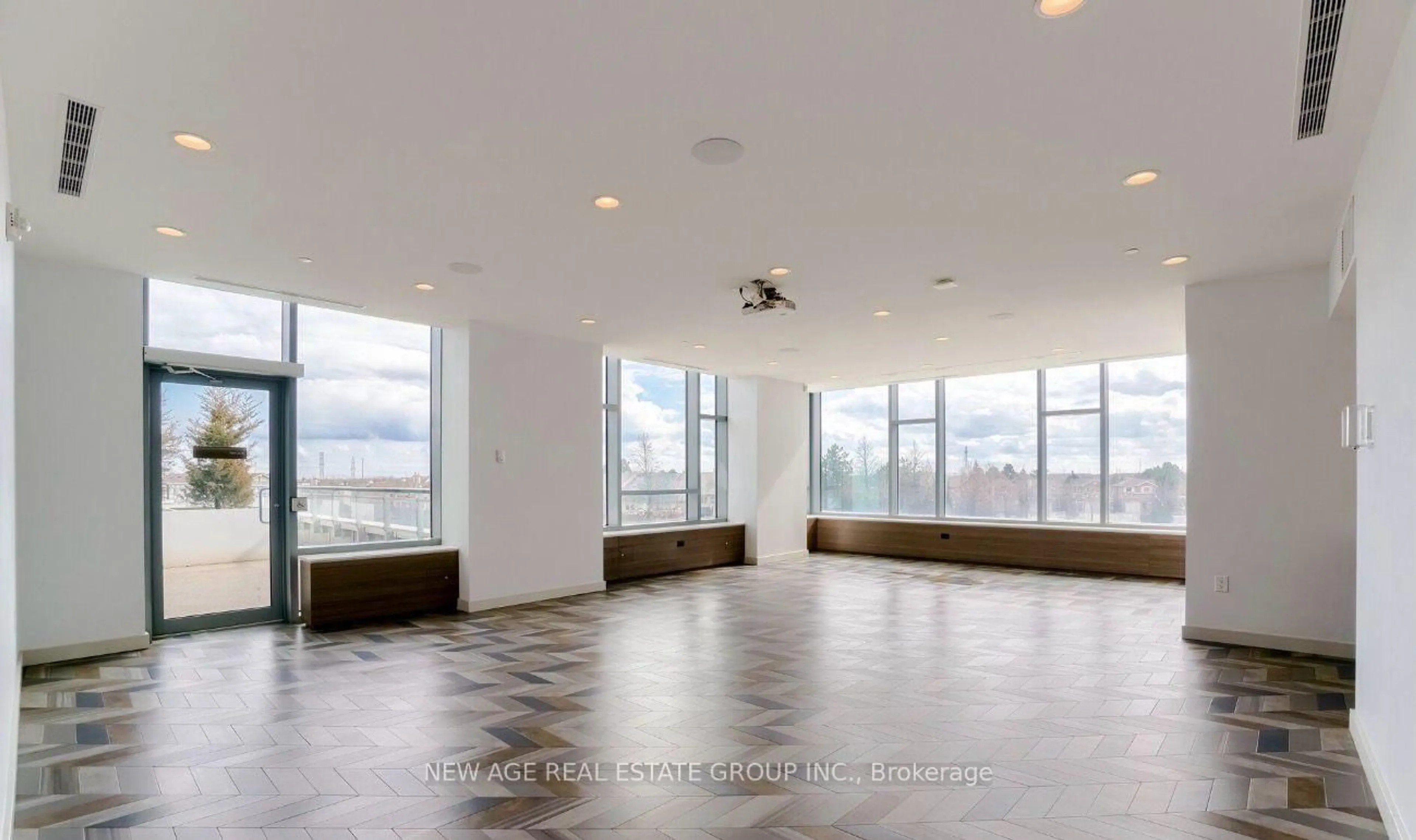 Indoor foyer for 2560 Eglinton Ave #1001, Mississauga Ontario L5M 0Y3