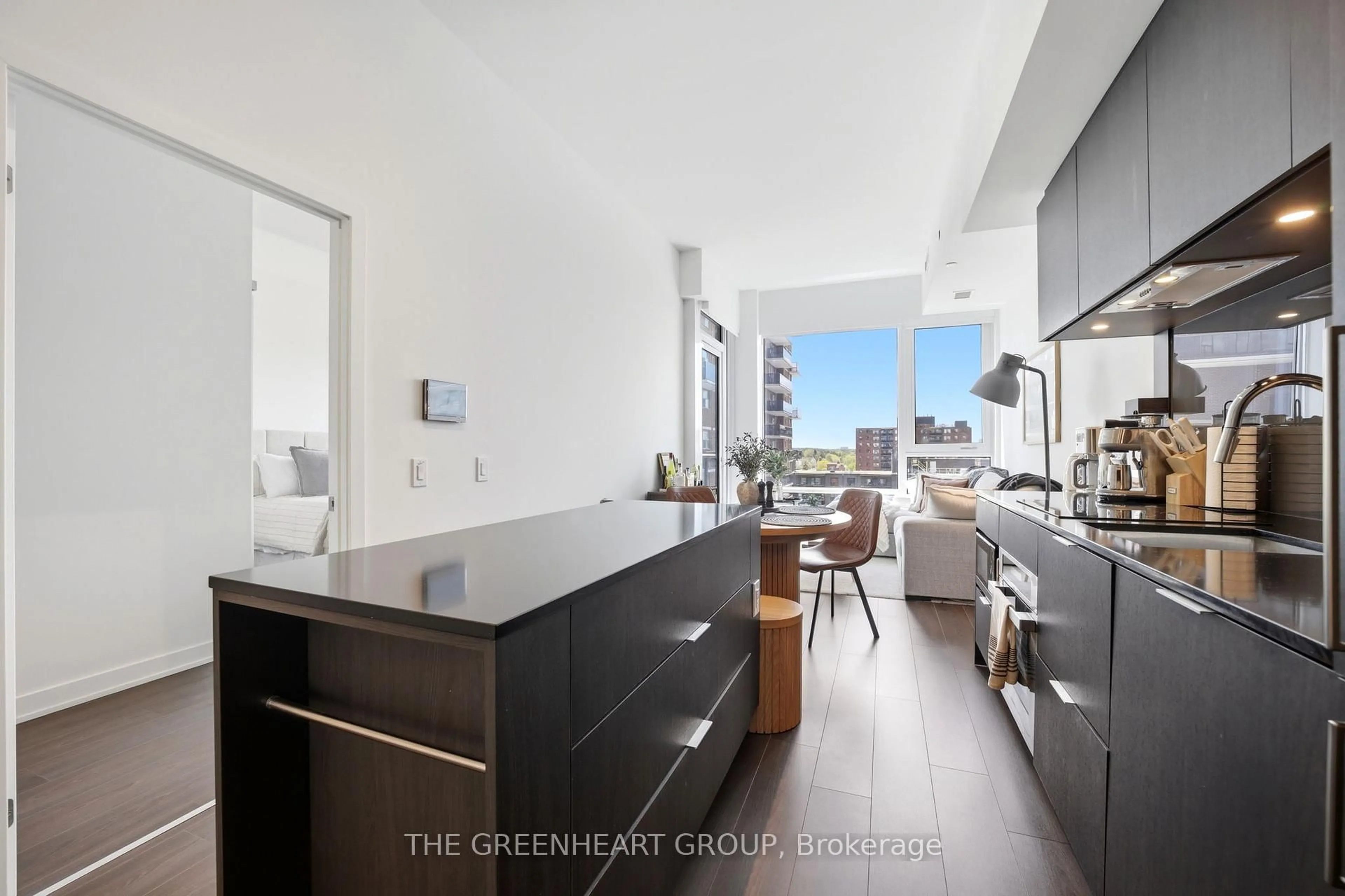 Open concept kitchen, unknown for 28 Ann St #814, Mississauga Ontario L5G 0E1
