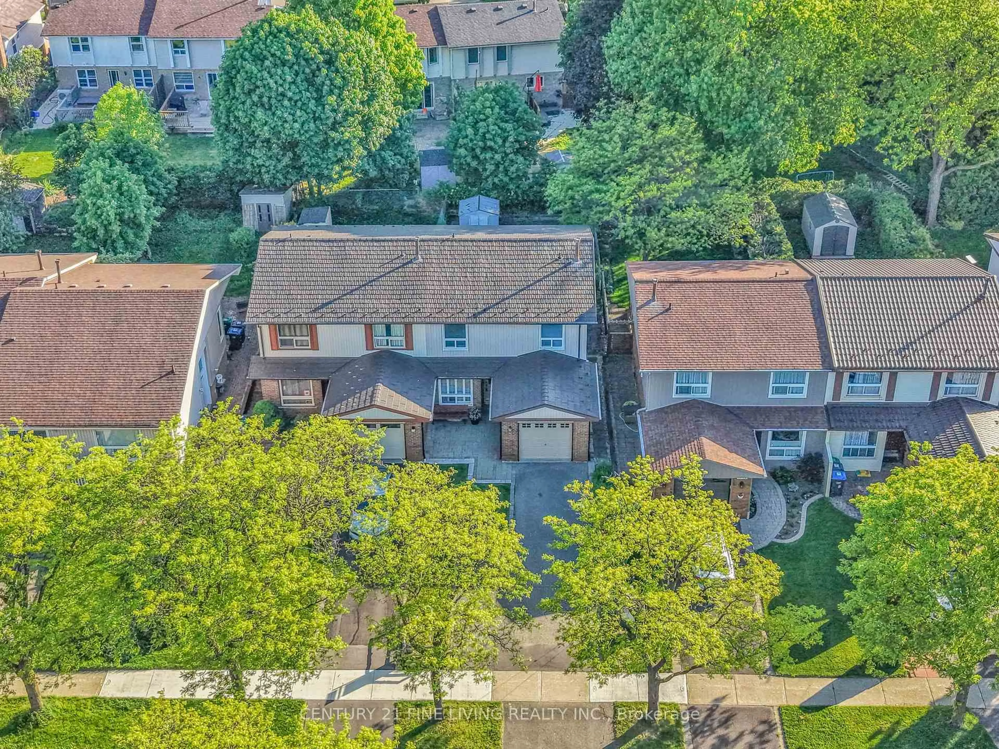 A pic from outside/outdoor area/front of a property/back of a property/a pic from drone, city buildings view from balcony for 6038 Featherhead Cres, Mississauga Ontario L5N 2B6