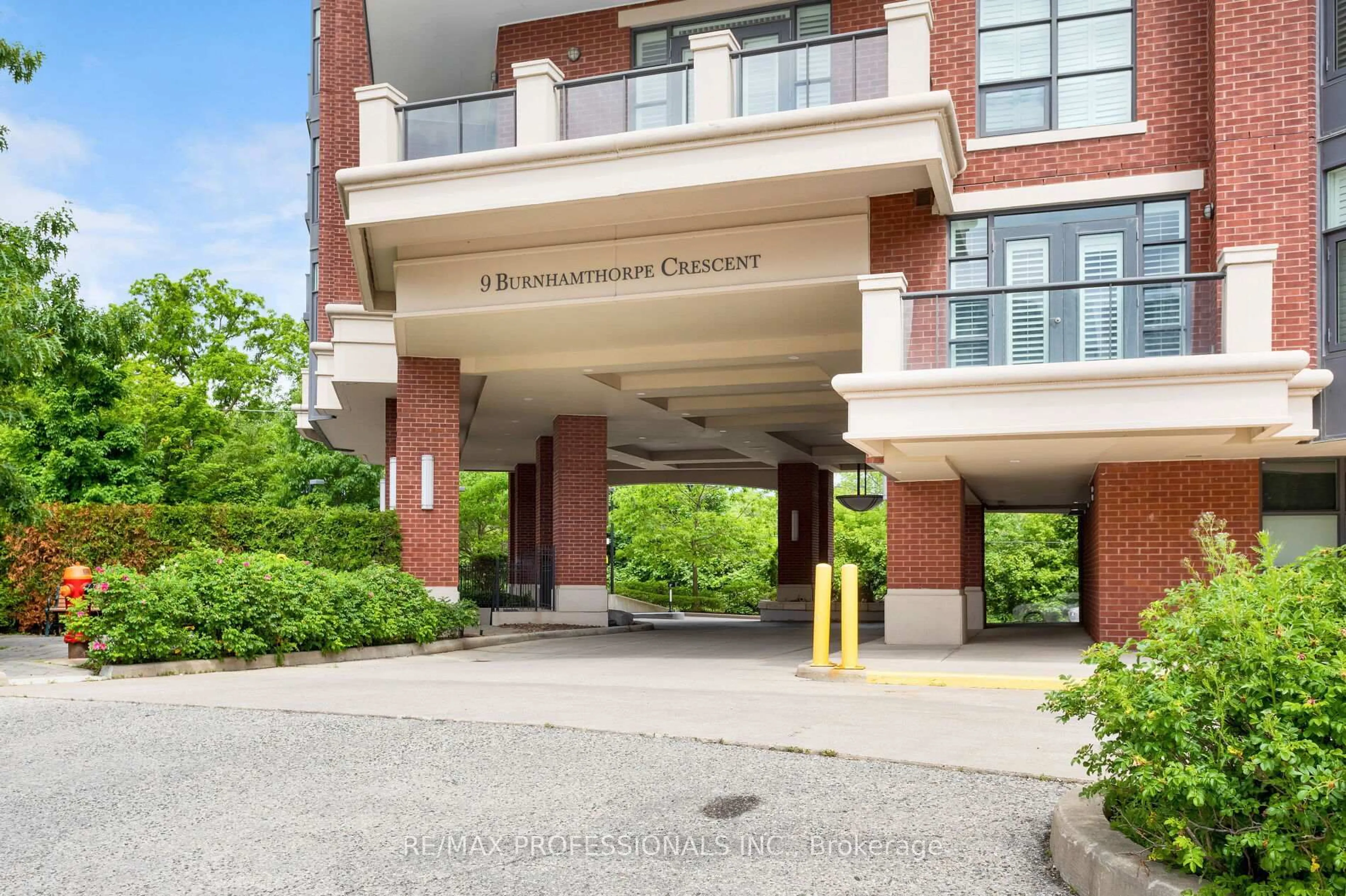 Indoor foyer for 9 Burnhamthorpe Cres #PH3, Toronto Ontario M9A 0A6