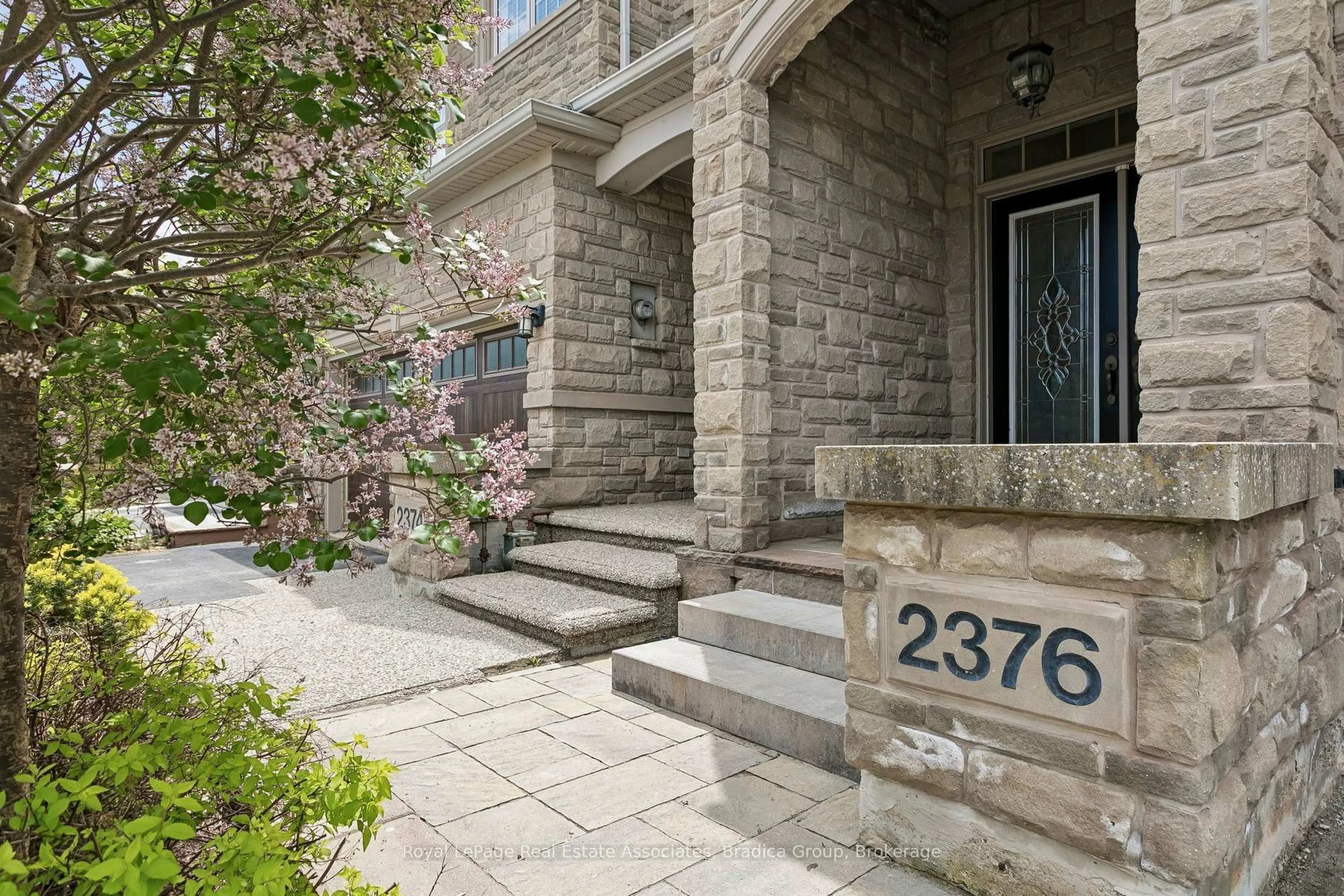 Unknown for 2376 Wasaga Dr, Oakville Ontario L6H 0B7