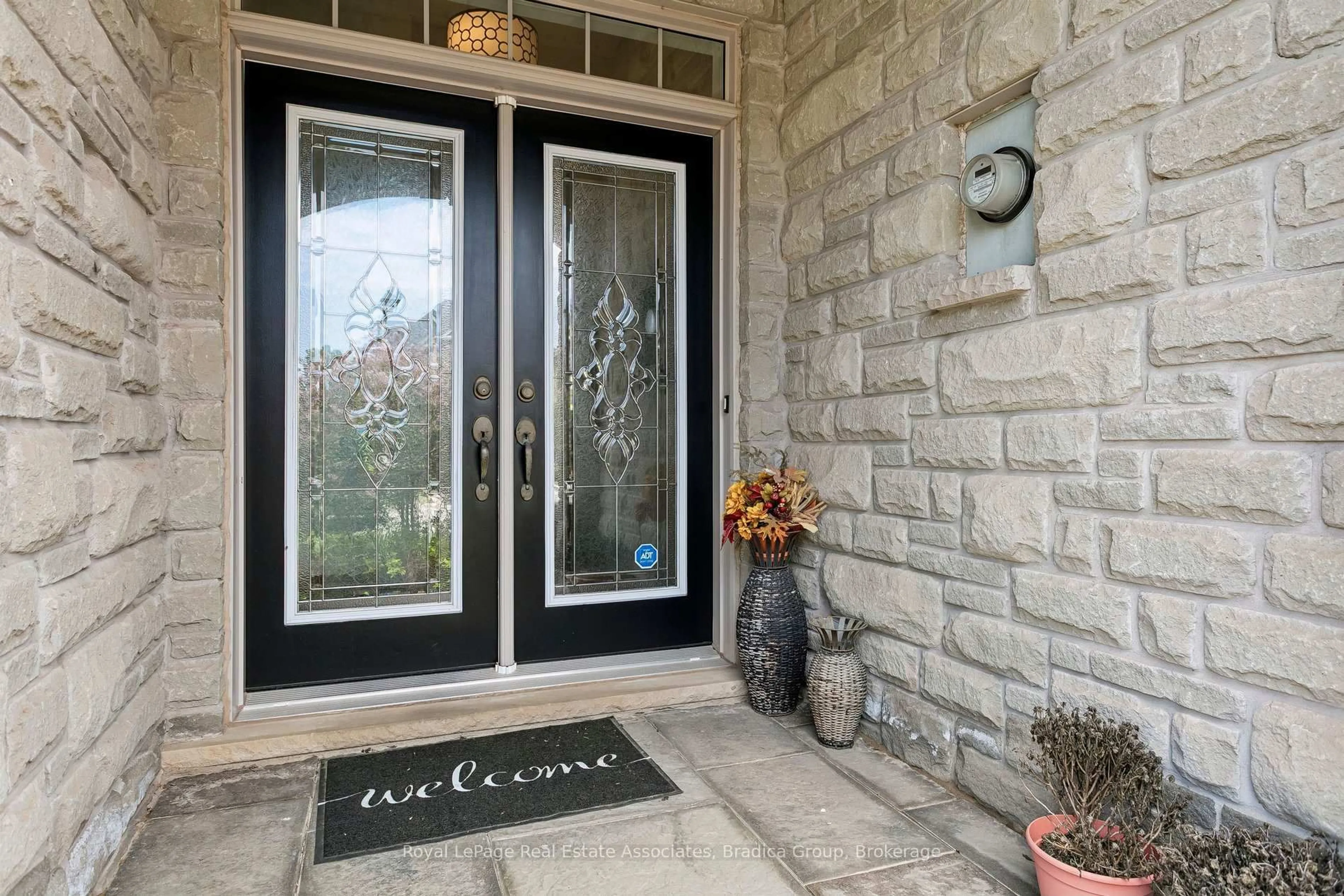 Indoor entryway for 2376 Wasaga Dr, Oakville Ontario L6H 0B7