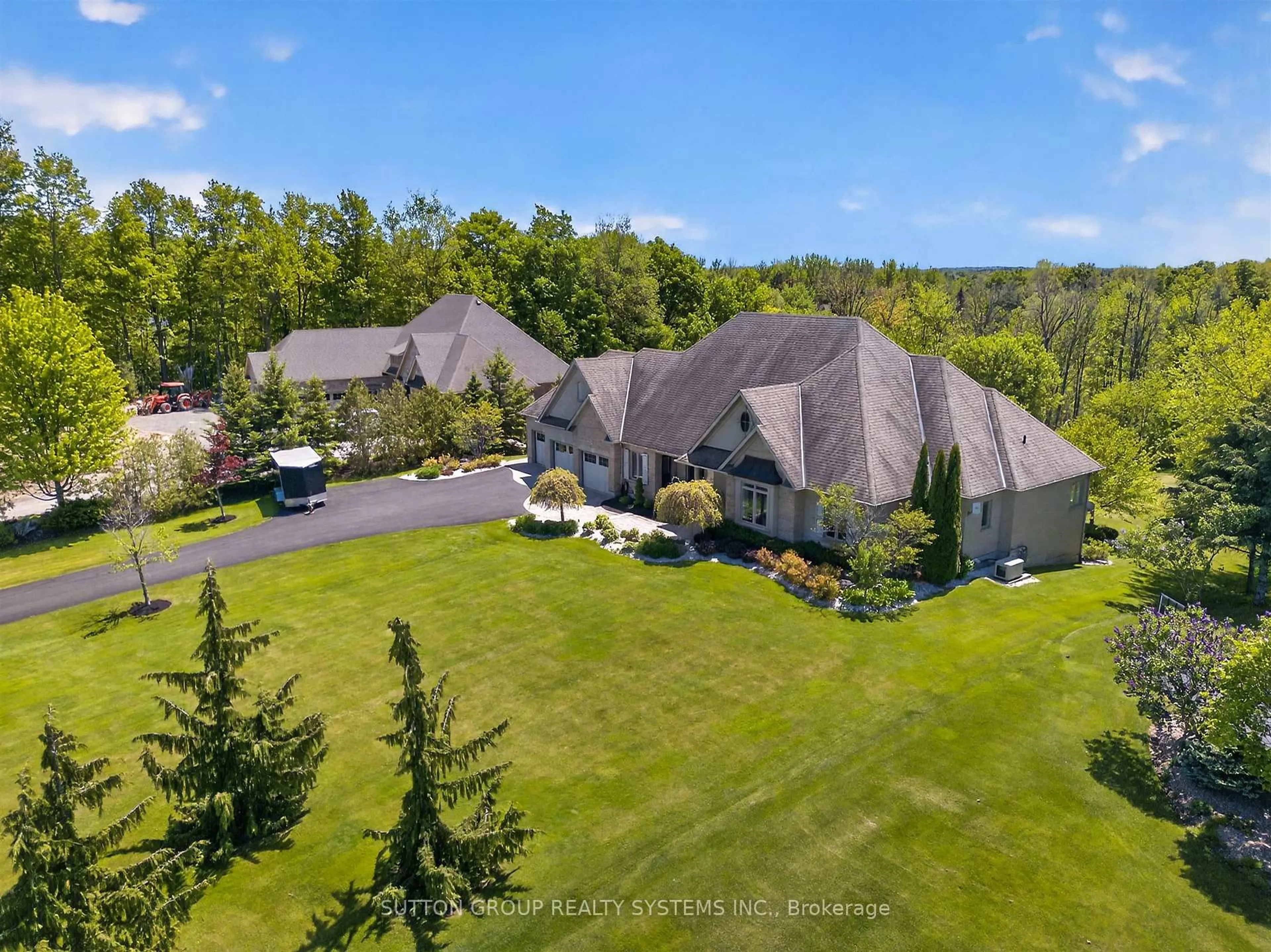 A pic from outside/outdoor area/front of a property/back of a property/a pic from drone, mountain view for 11310 Taylor Crt, Milton Ontario L0P 1B0