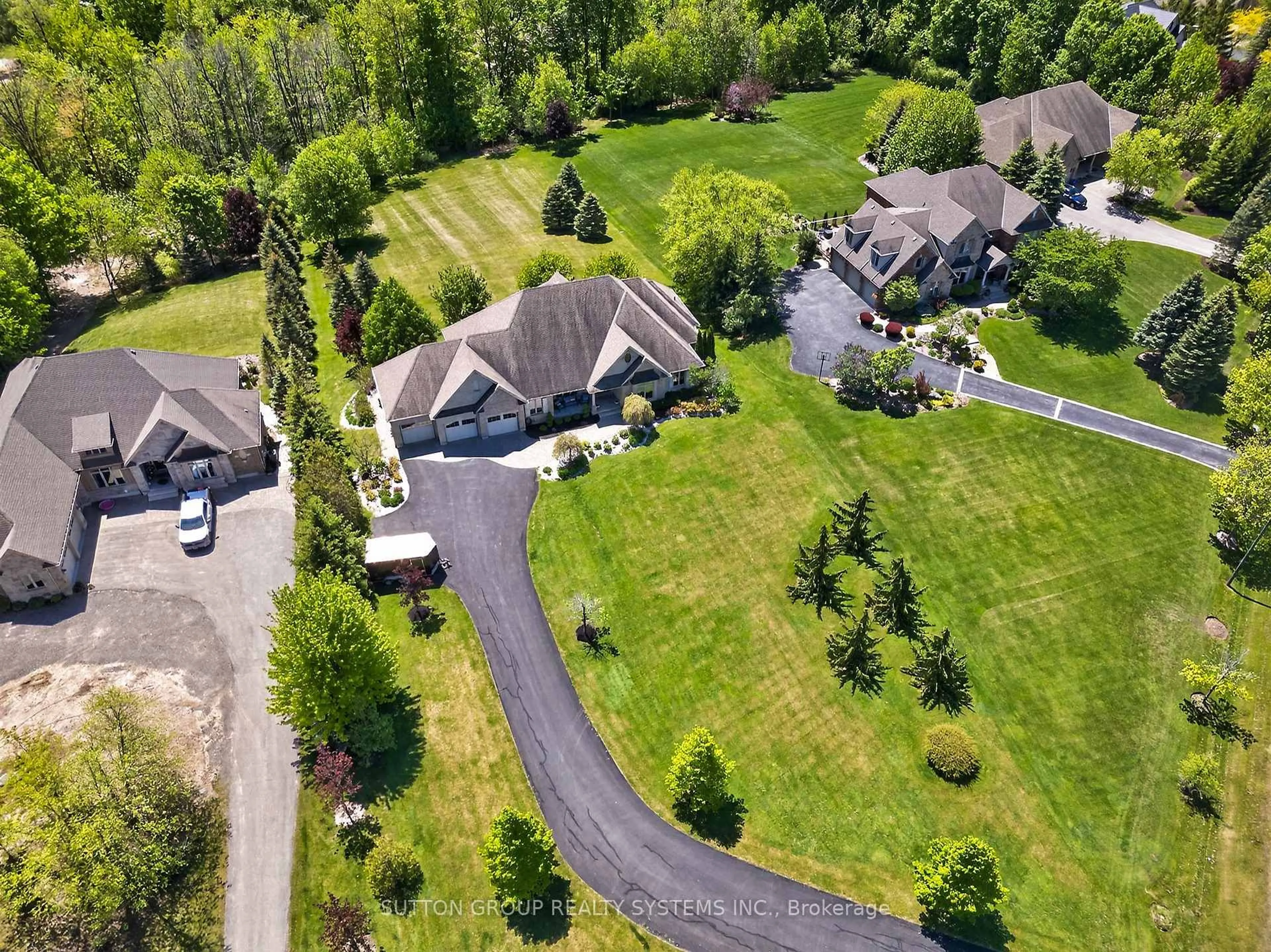 A pic from outside/outdoor area/front of a property/back of a property/a pic from drone, street for 11310 Taylor Crt, Milton Ontario L0P 1B0