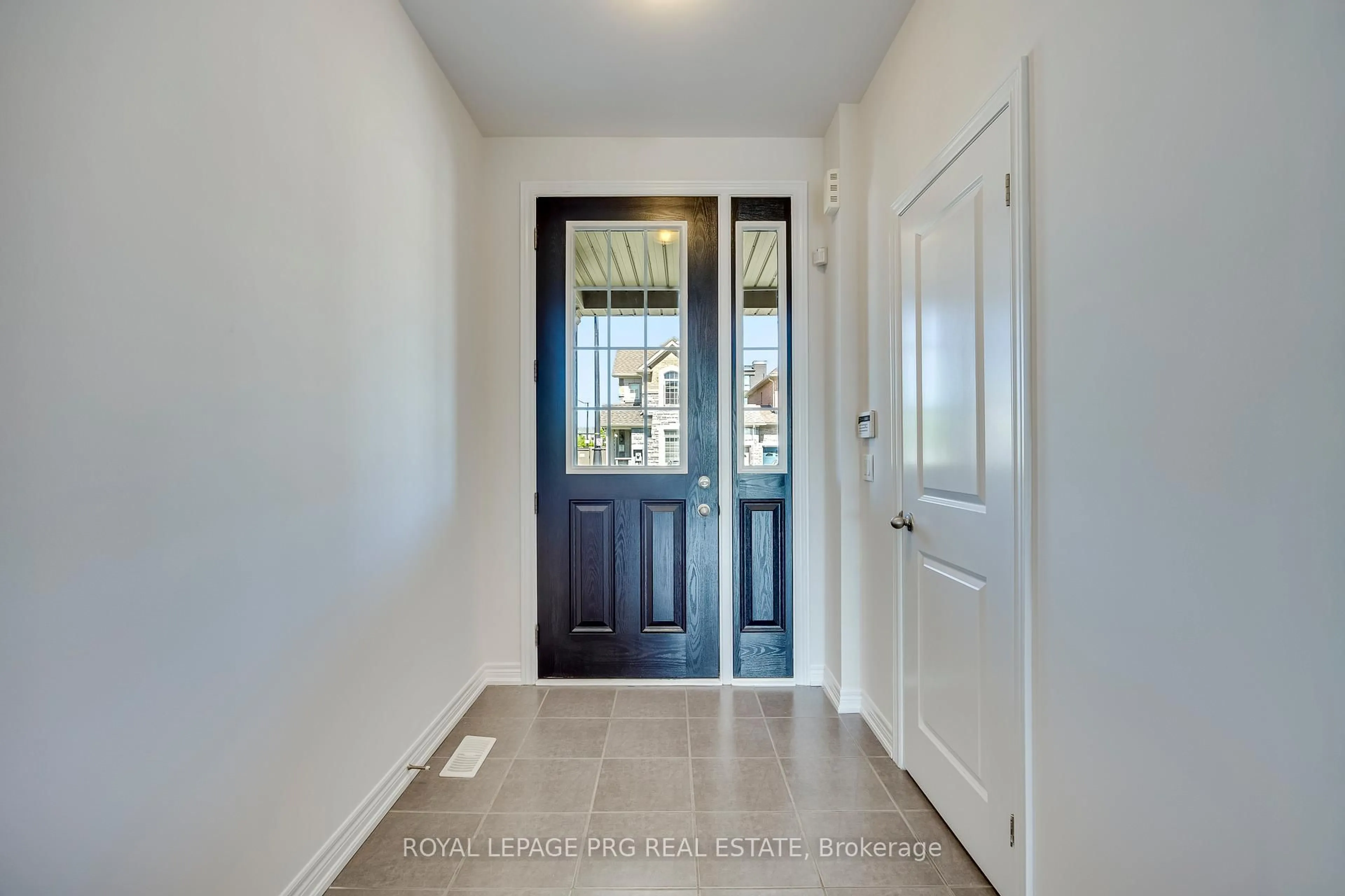 Indoor entryway for 47 Dufay Rd, Brampton Ontario L7A 4A2