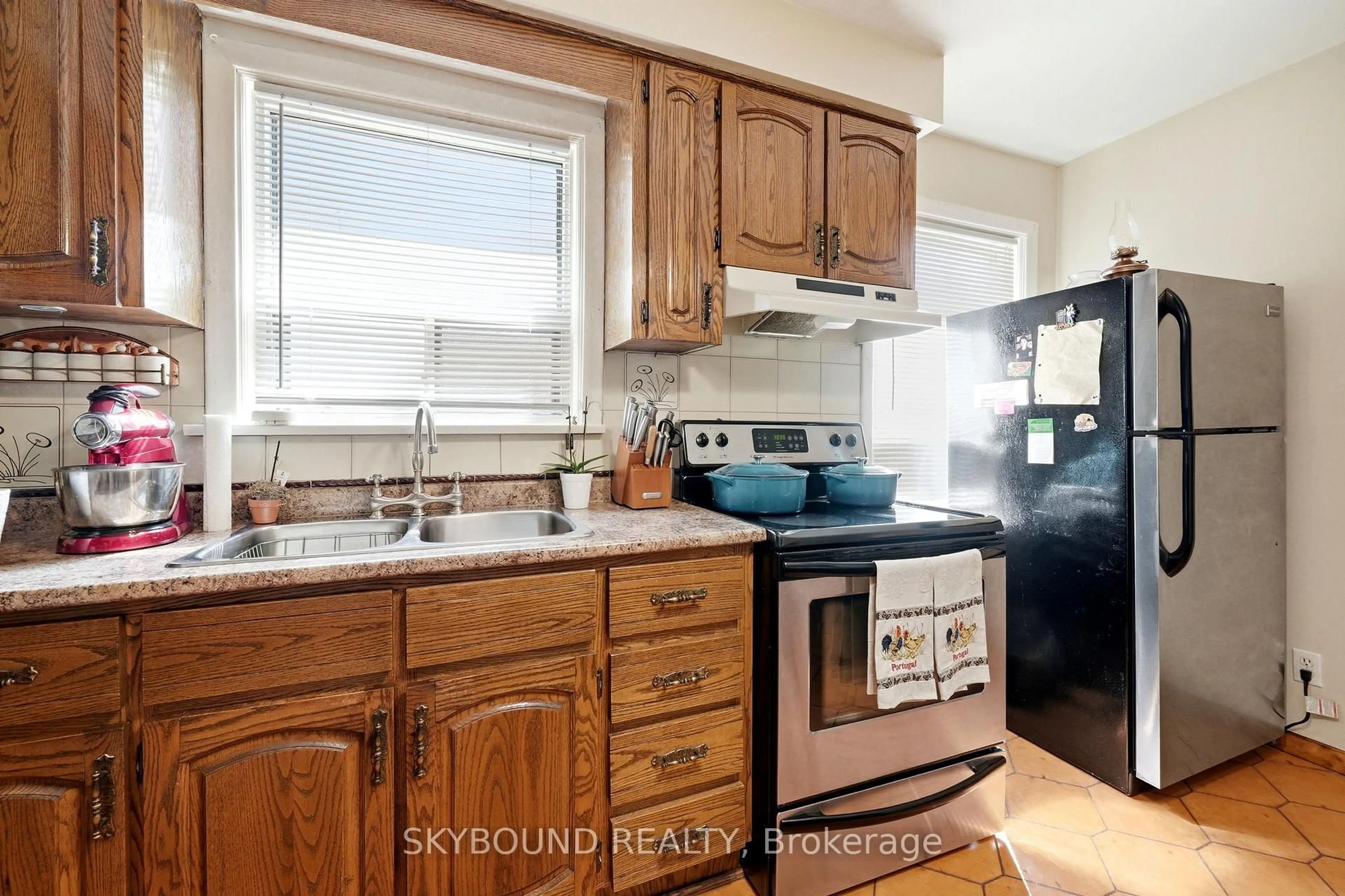 Standard kitchen, unknown for 90 Ypres Rd, Toronto Ontario M6M 1P3