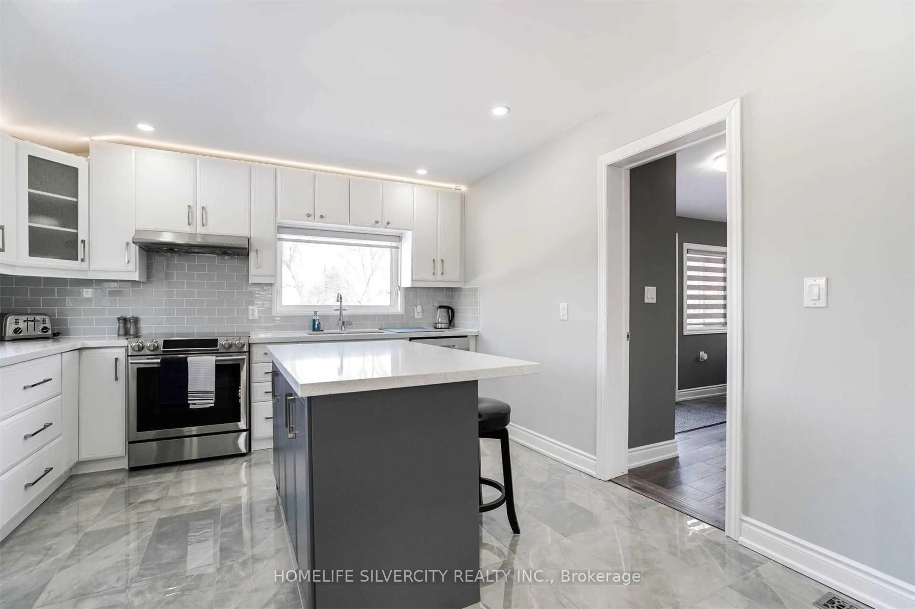 Open concept kitchen, unknown for 15831 Airport Rd, Caledon Ontario L7C 1K2