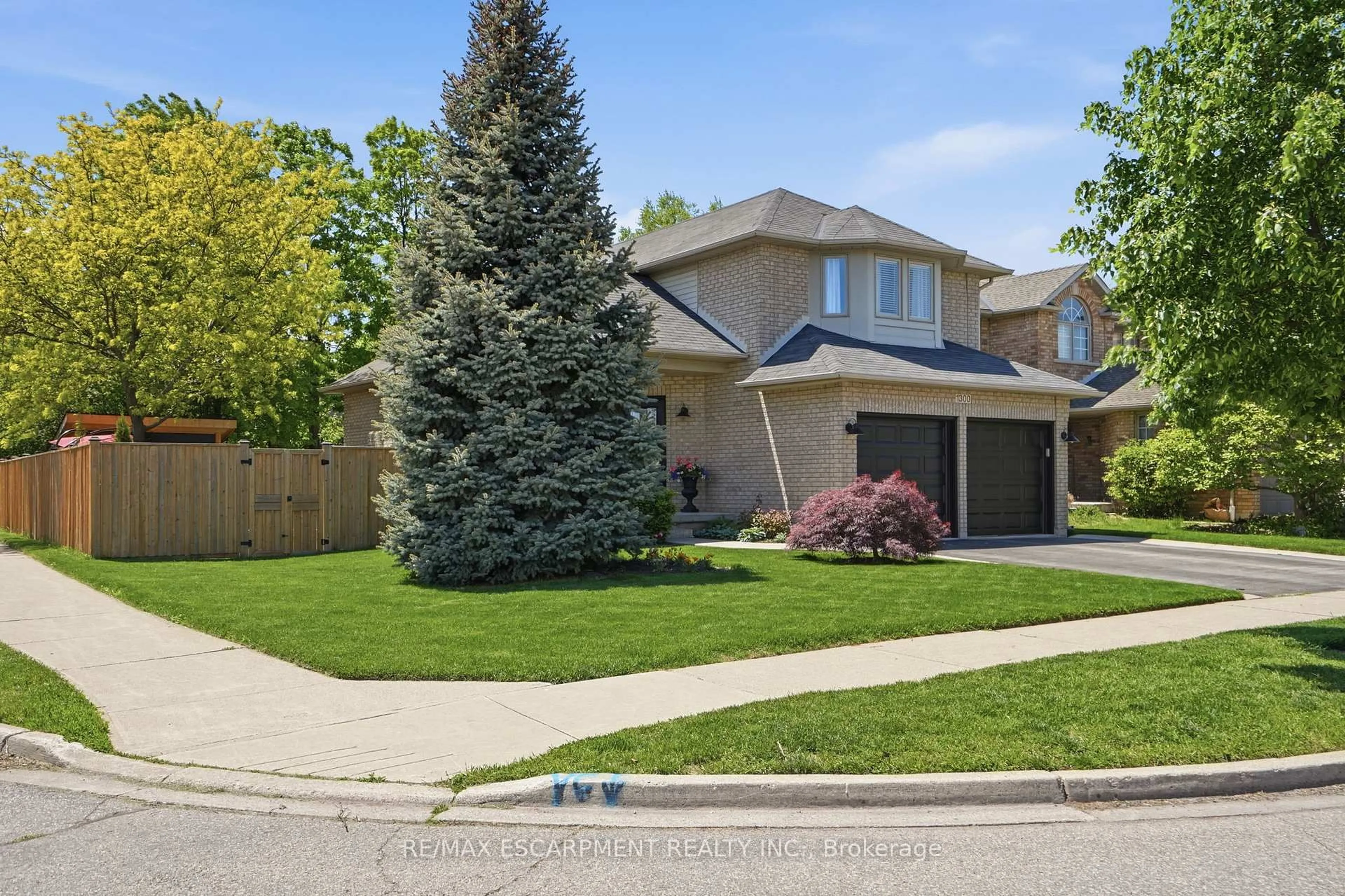 Home with brick exterior material, street for 1300 Silvan Forest Dr, Burlington Ontario L7M 4L2
