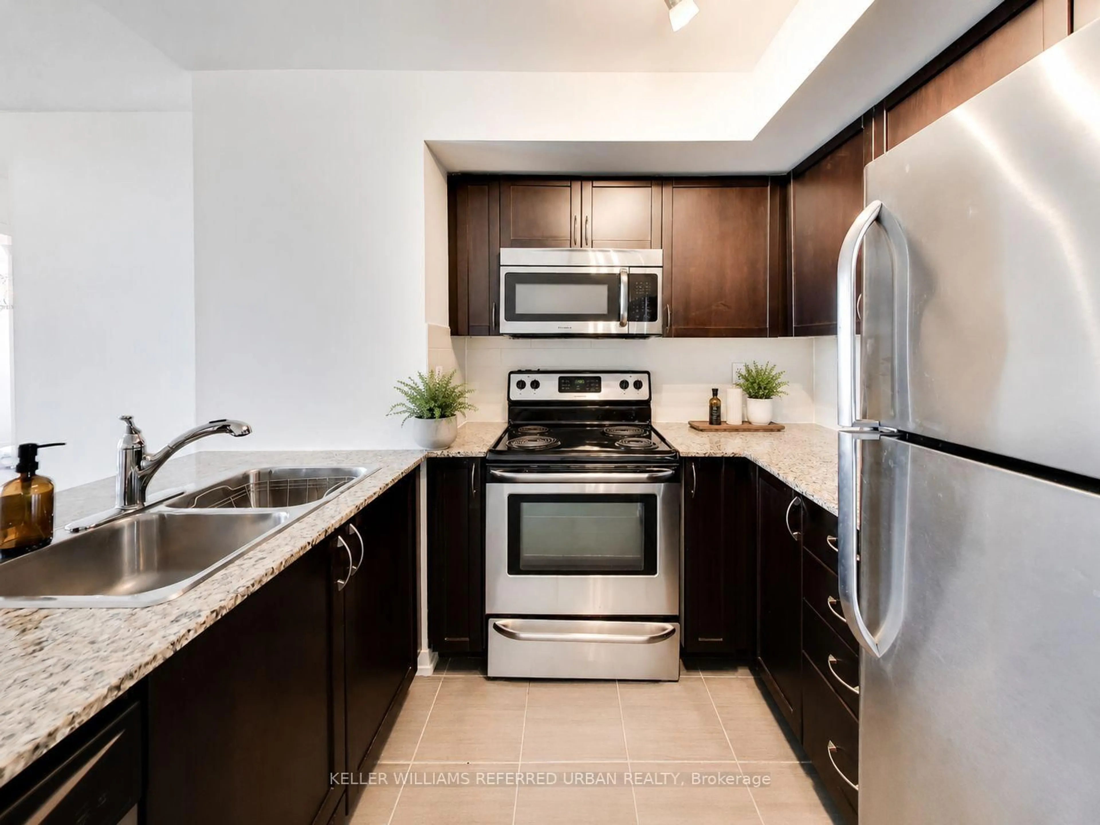 Standard kitchen, unknown for 812 Lansdowne Ave #815, Toronto Ontario M6H 4K5