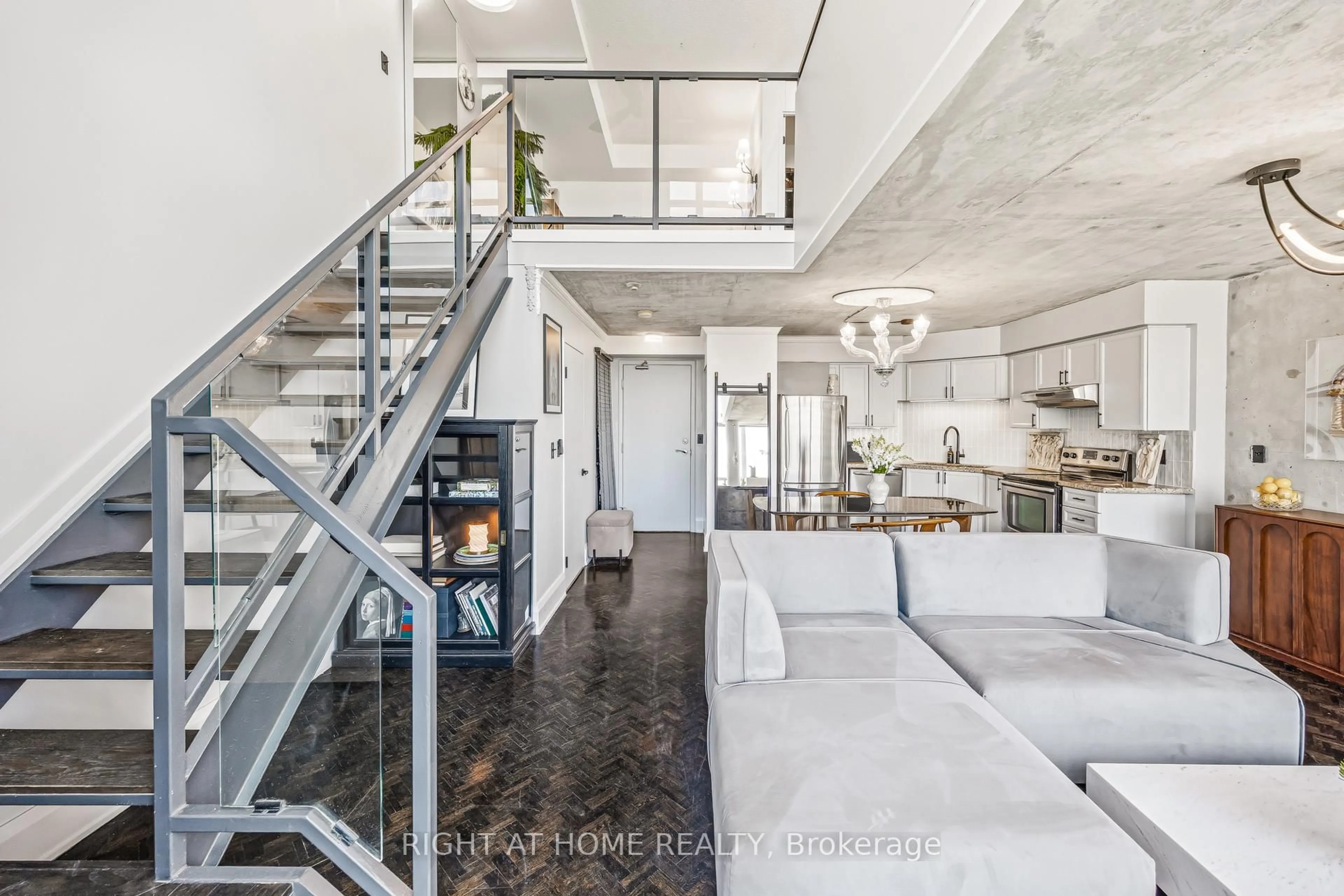 Unknown for 250 Manitoba St #612, Toronto Ontario M8Y 4G8