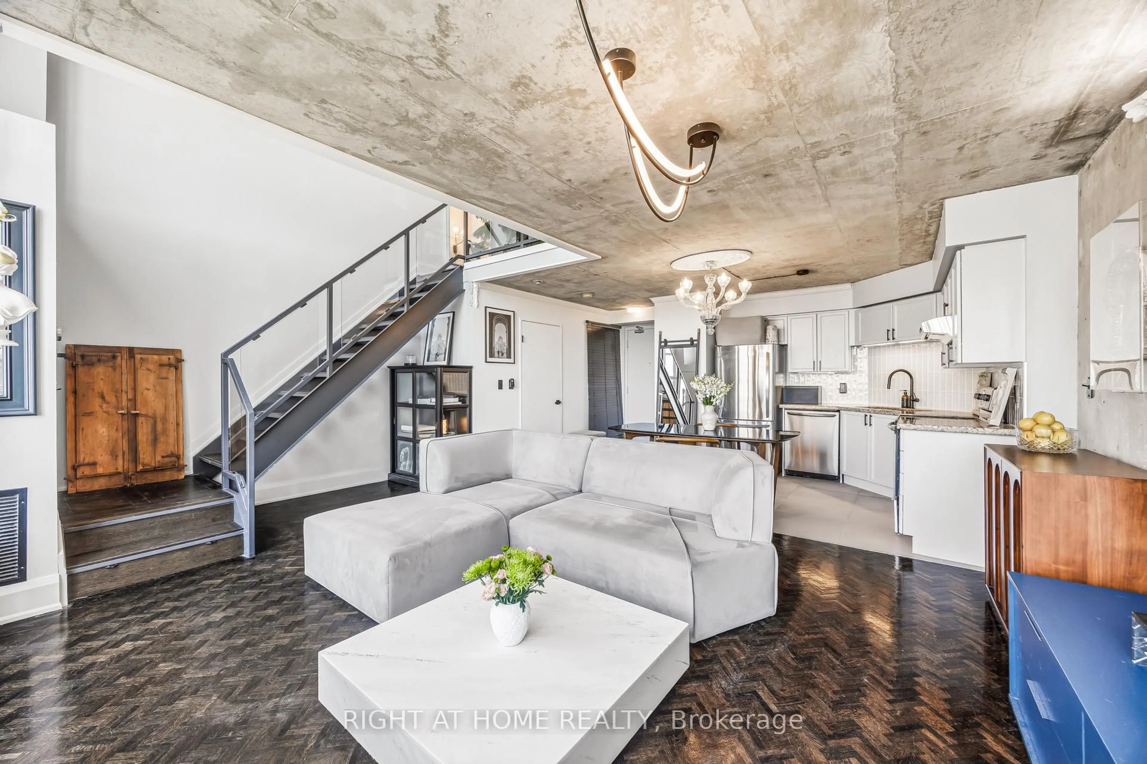 Unknown for 250 Manitoba St #612, Toronto Ontario M8Y 4G8