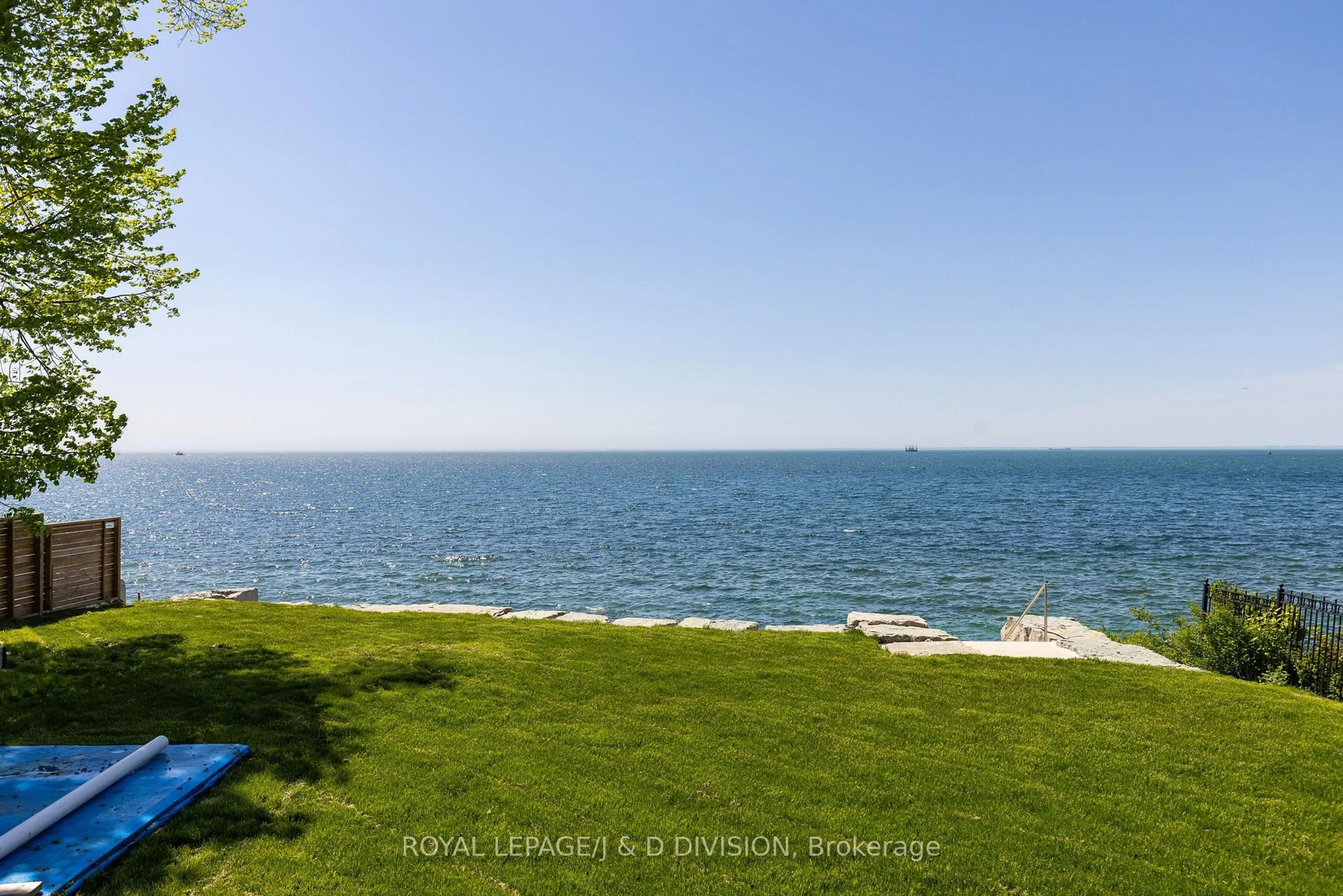 A pic from outside/outdoor area/front of a property/back of a property/a pic from drone, water/lake/river/ocean view for 99 Lake Promenade, Toronto Ontario M8W 1A2