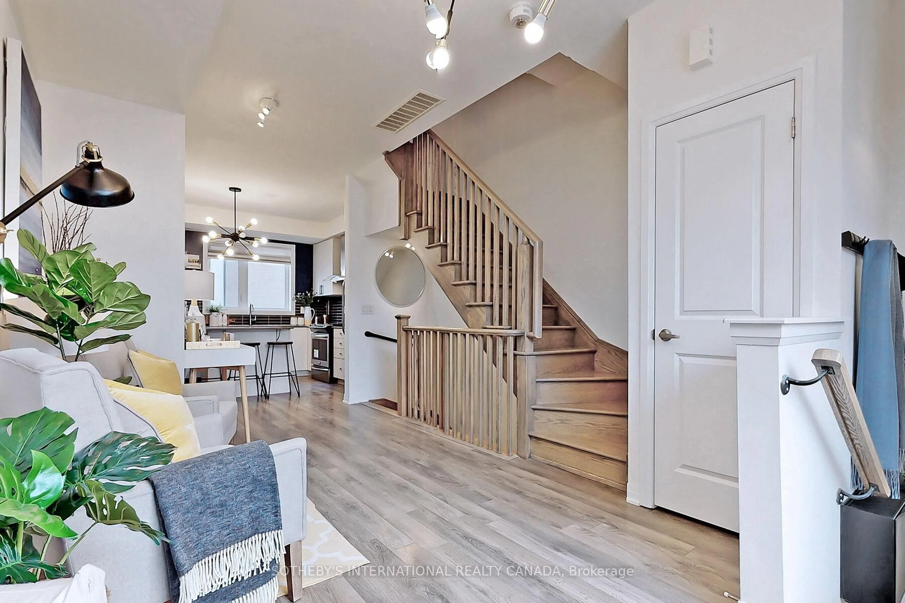 Indoor entryway for 27 Thomas Mulholland Dr, Toronto Ontario M3K 0A8