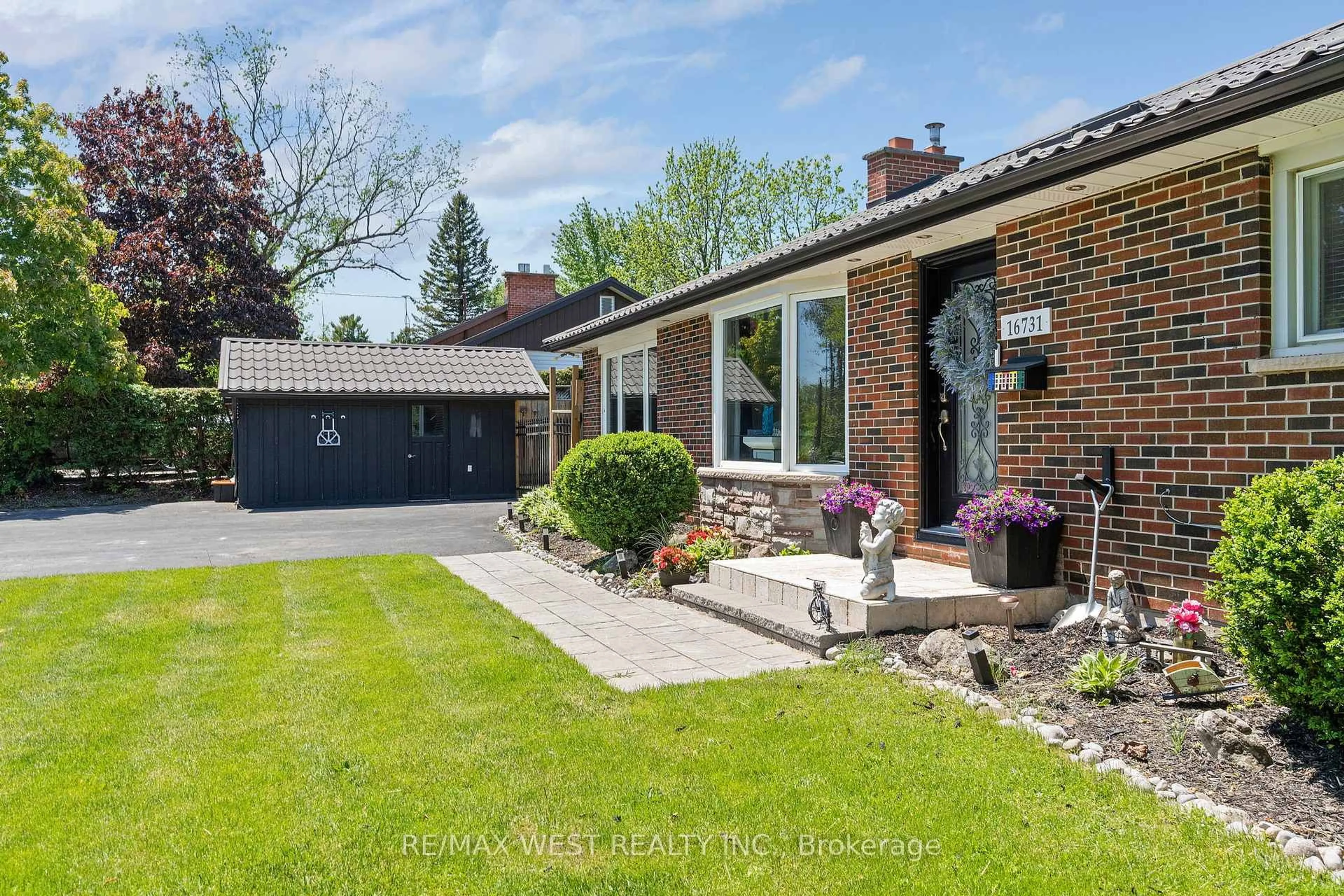 Home with brick exterior material, street for 16731 Leslie Hill Rd, Halton Hills Ontario L0P 1N0