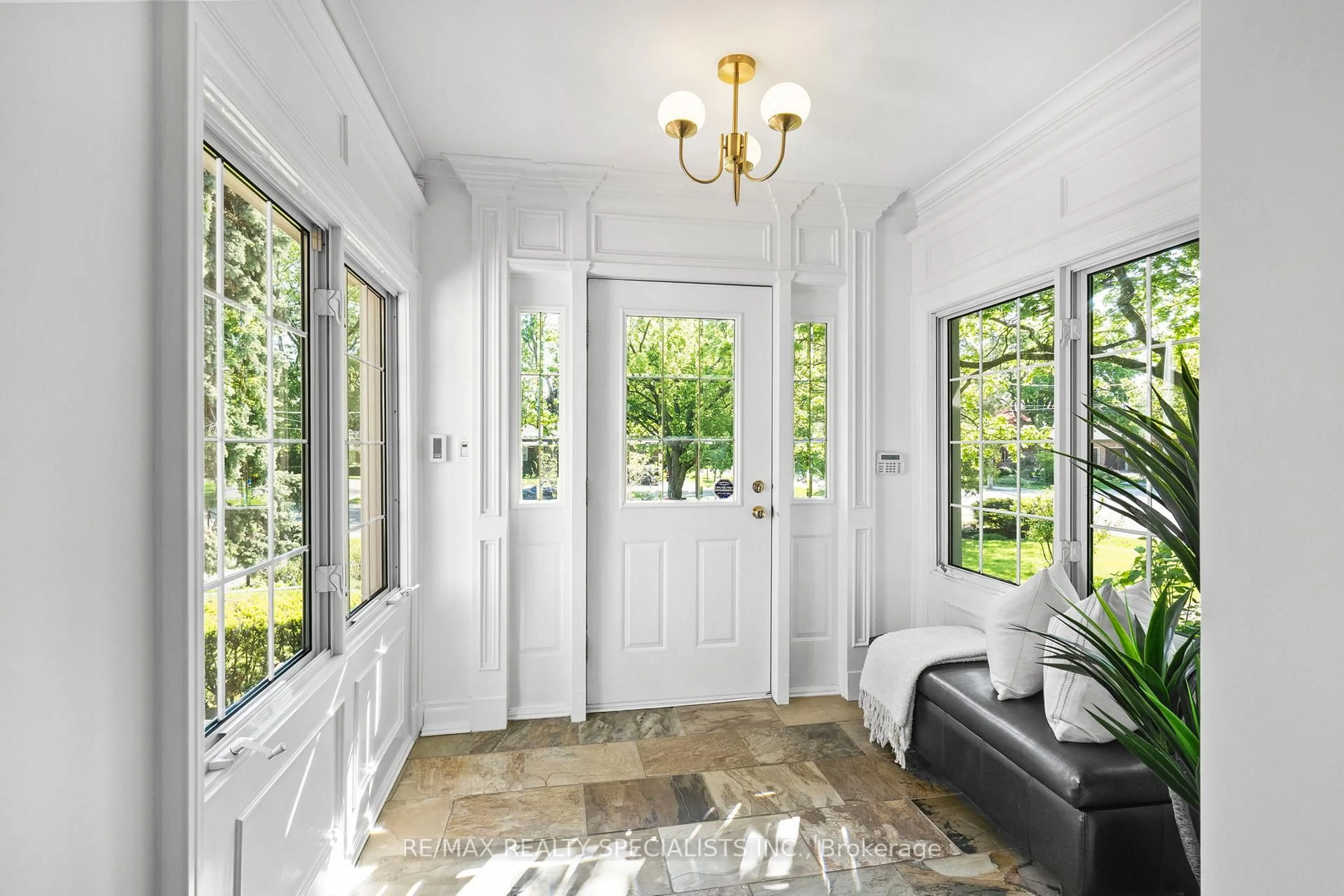 Indoor entryway for 78 Meadowbank Rd, Toronto Ontario M9B 5C9