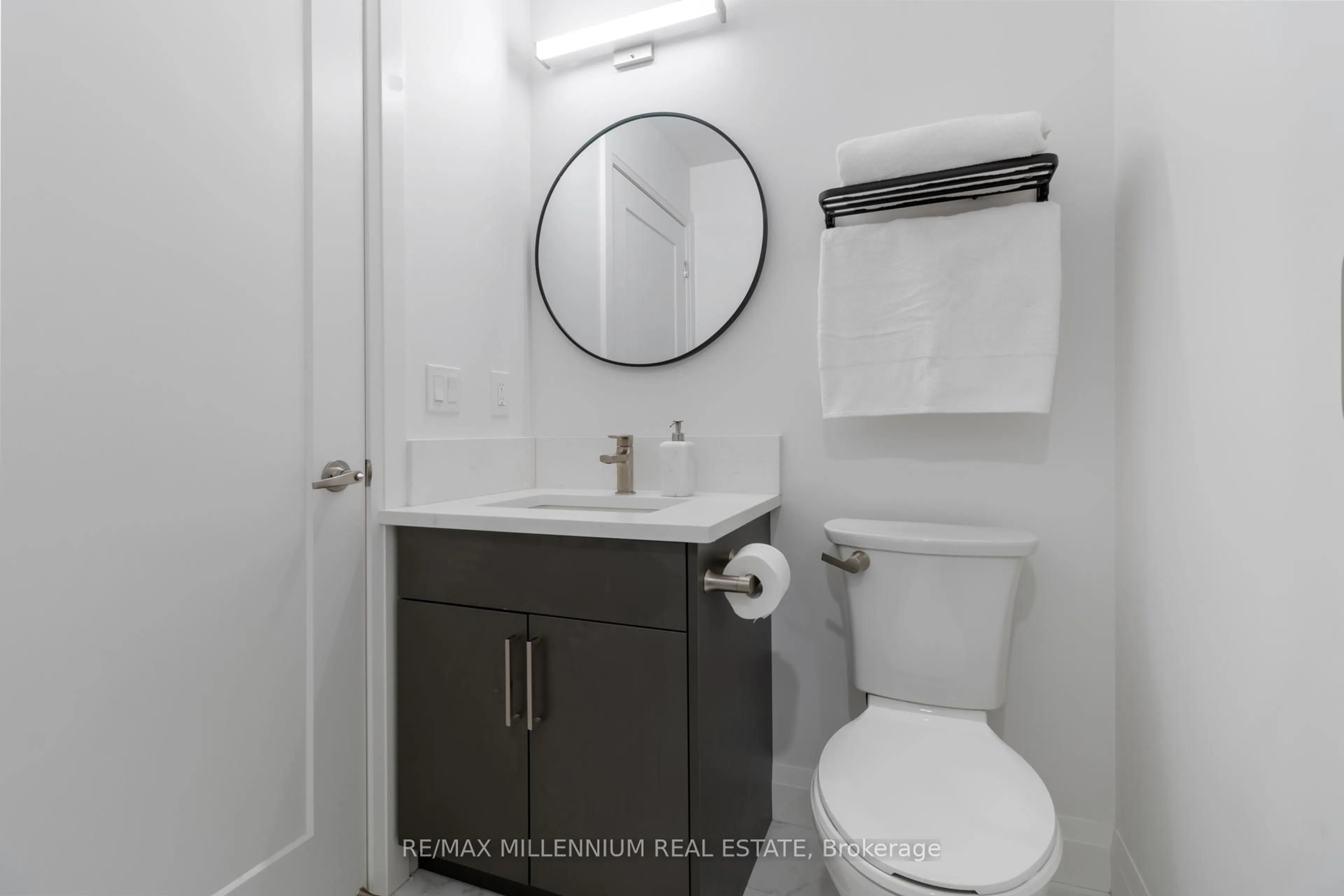 Standard bathroom, unknown for 500 Brock Ave #1302, Burlington Ontario L7S 0A5