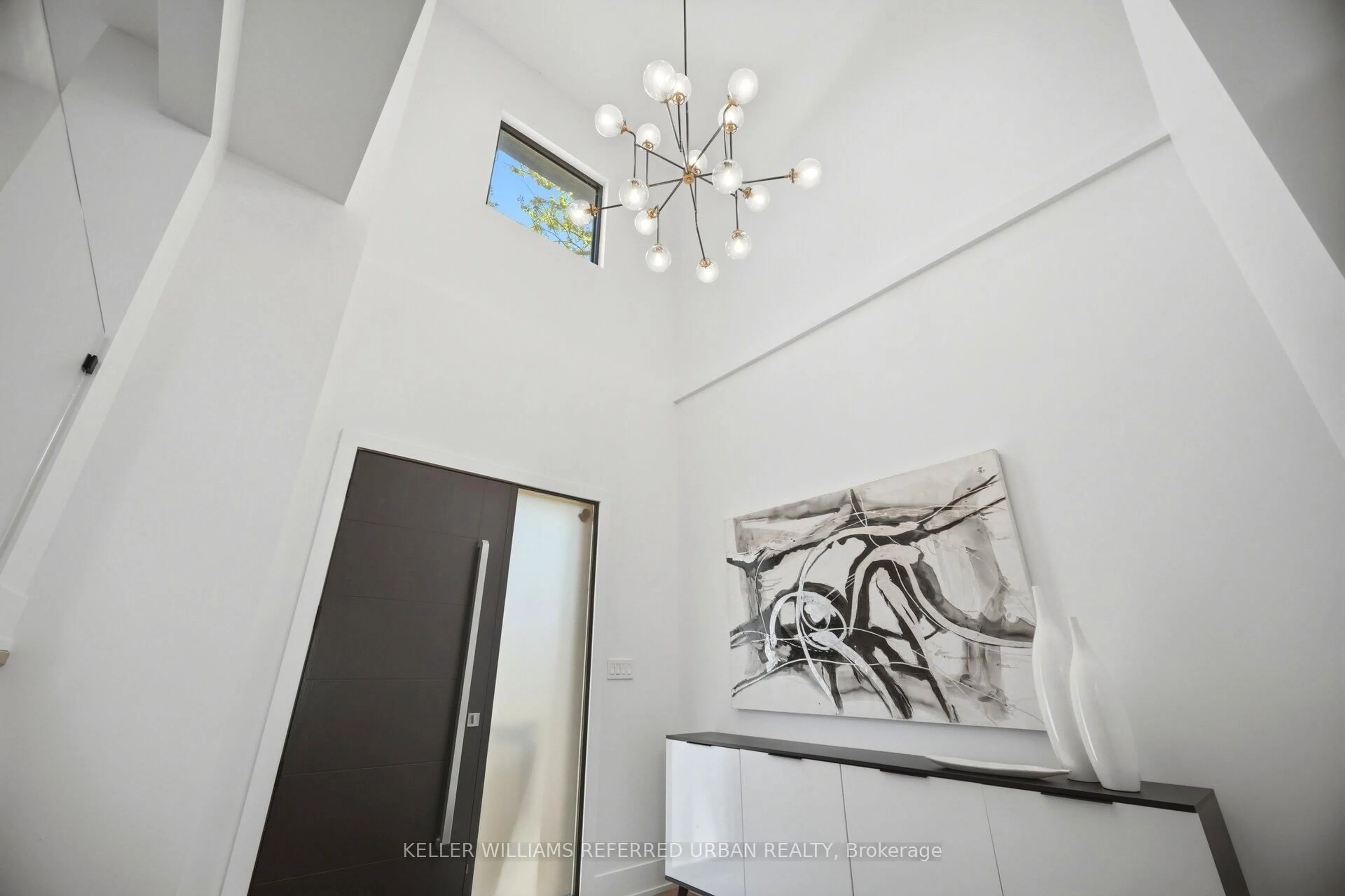 Indoor entryway for 56 Elma St, Toronto Ontario M8V 1X8