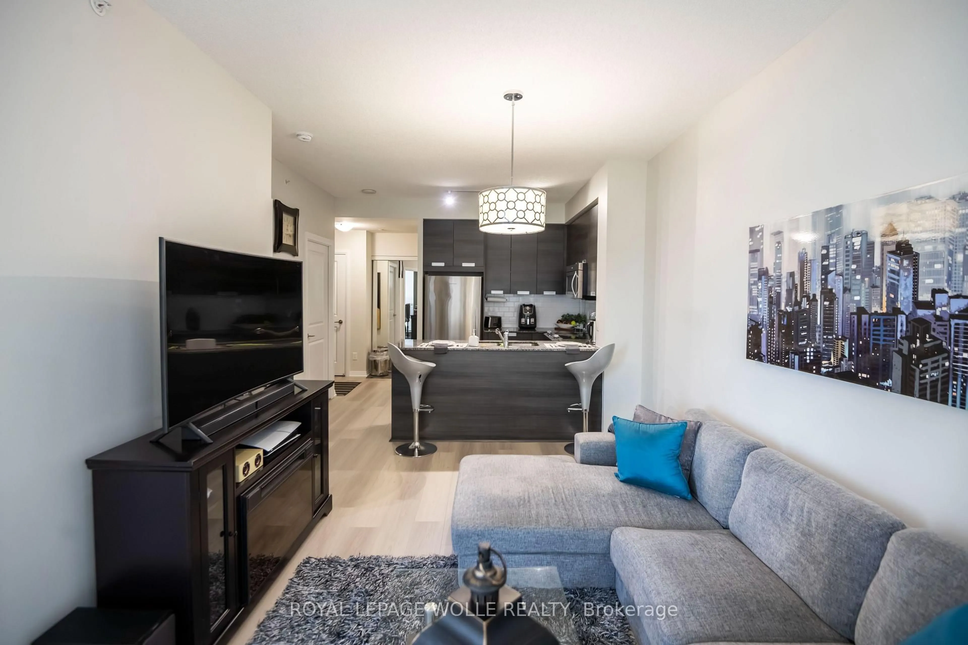 Living room with furniture, unknown for 75 Eglinton Ave #1601, Mississauga Ontario L5R 0E5
