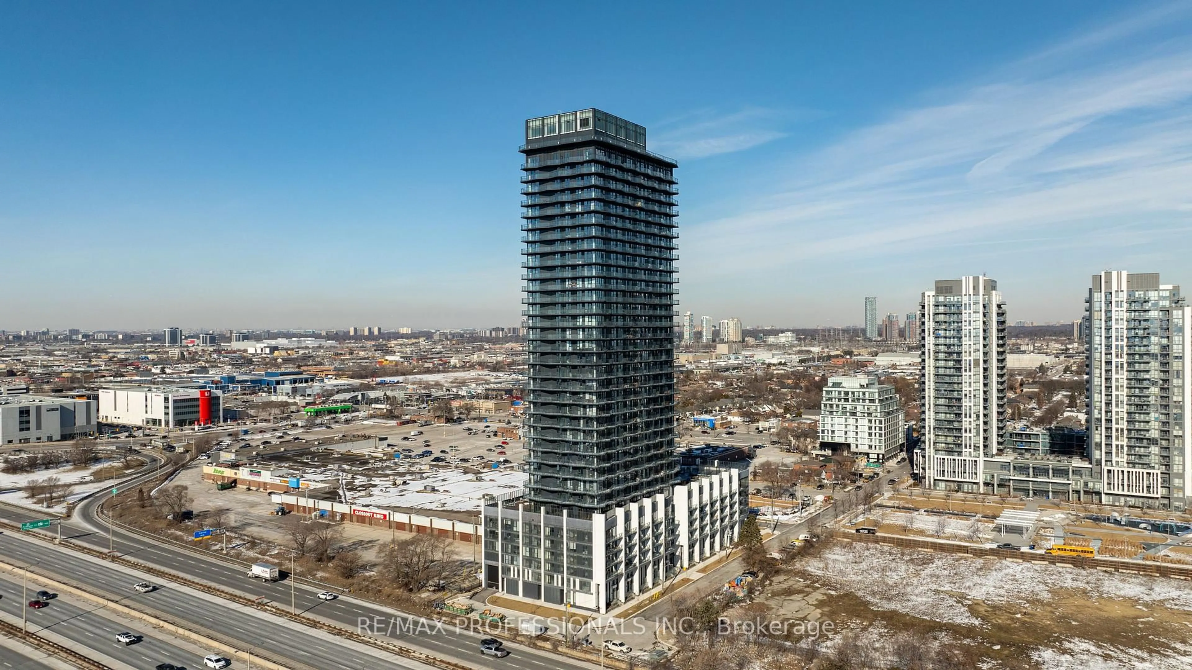 A pic from outside/outdoor area/front of a property/back of a property/a pic from drone, city buildings view from balcony for 36 Zorra St #3009, Toronto Ontario M8Z 0G5