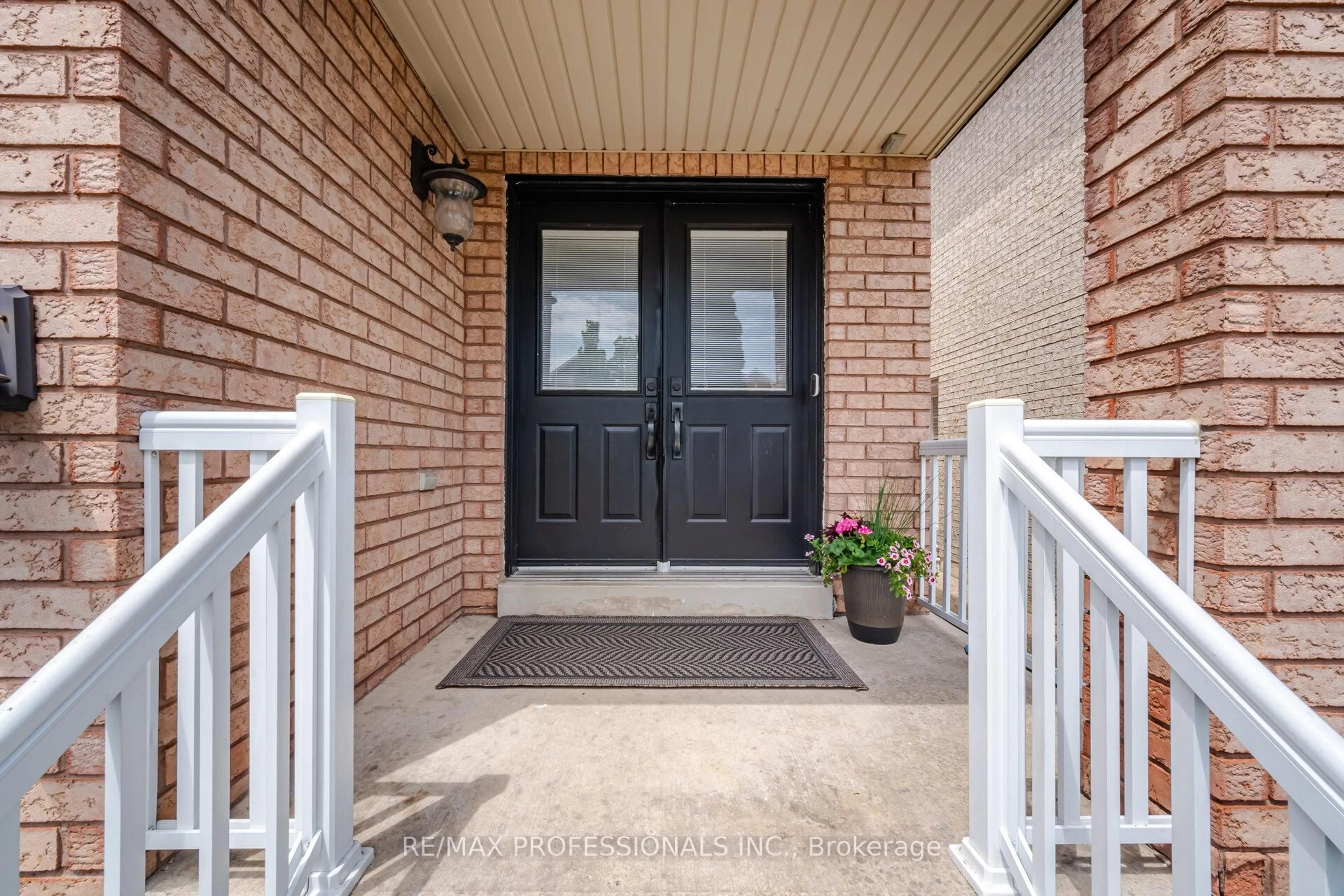Indoor entryway for 3863 Passway Rd, Mississauga Ontario L5N 8N9