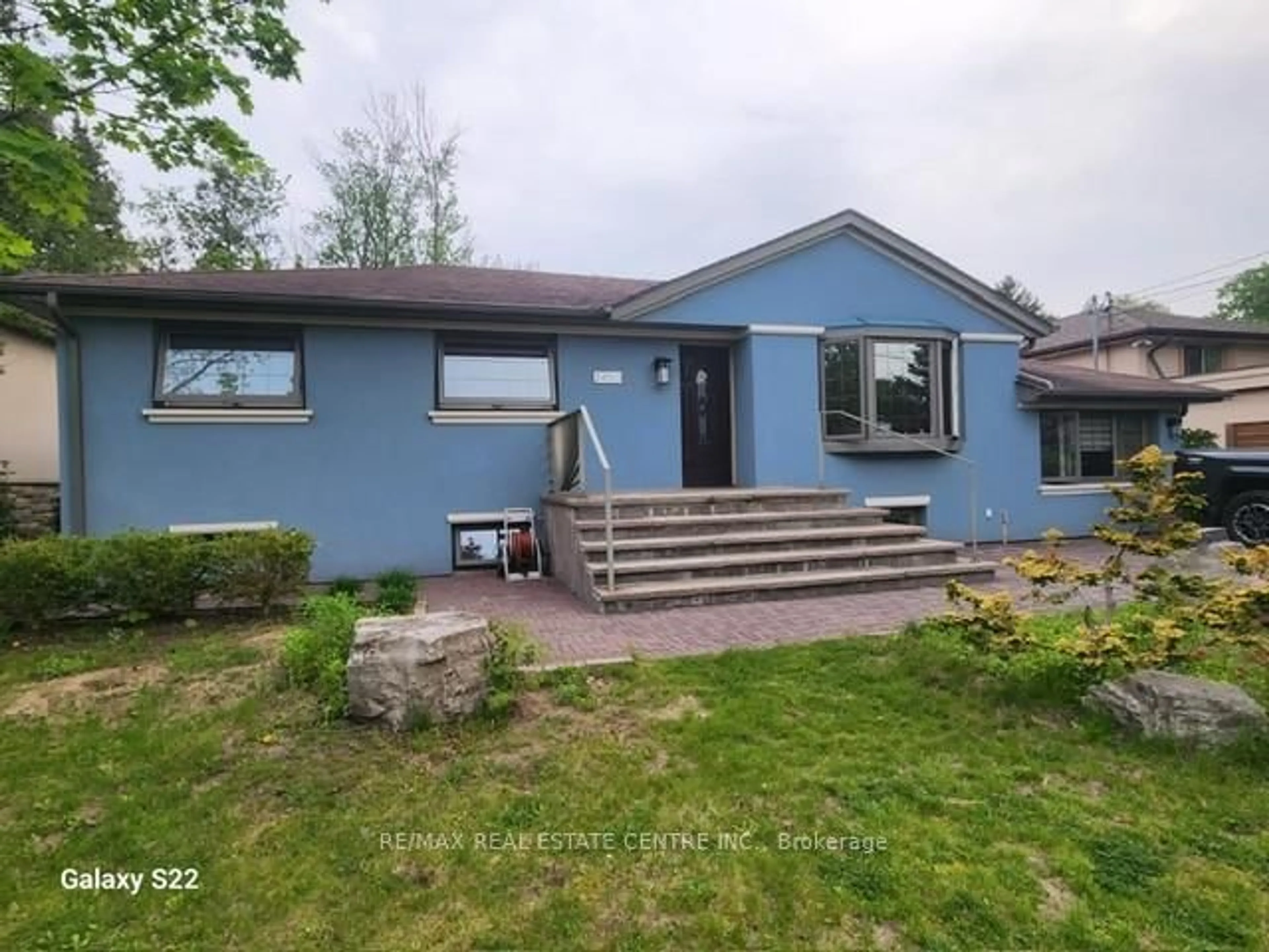 Home with vinyl exterior material, street for 2450 Edenhurst Dr, Mississauga Ontario L5A 2K9