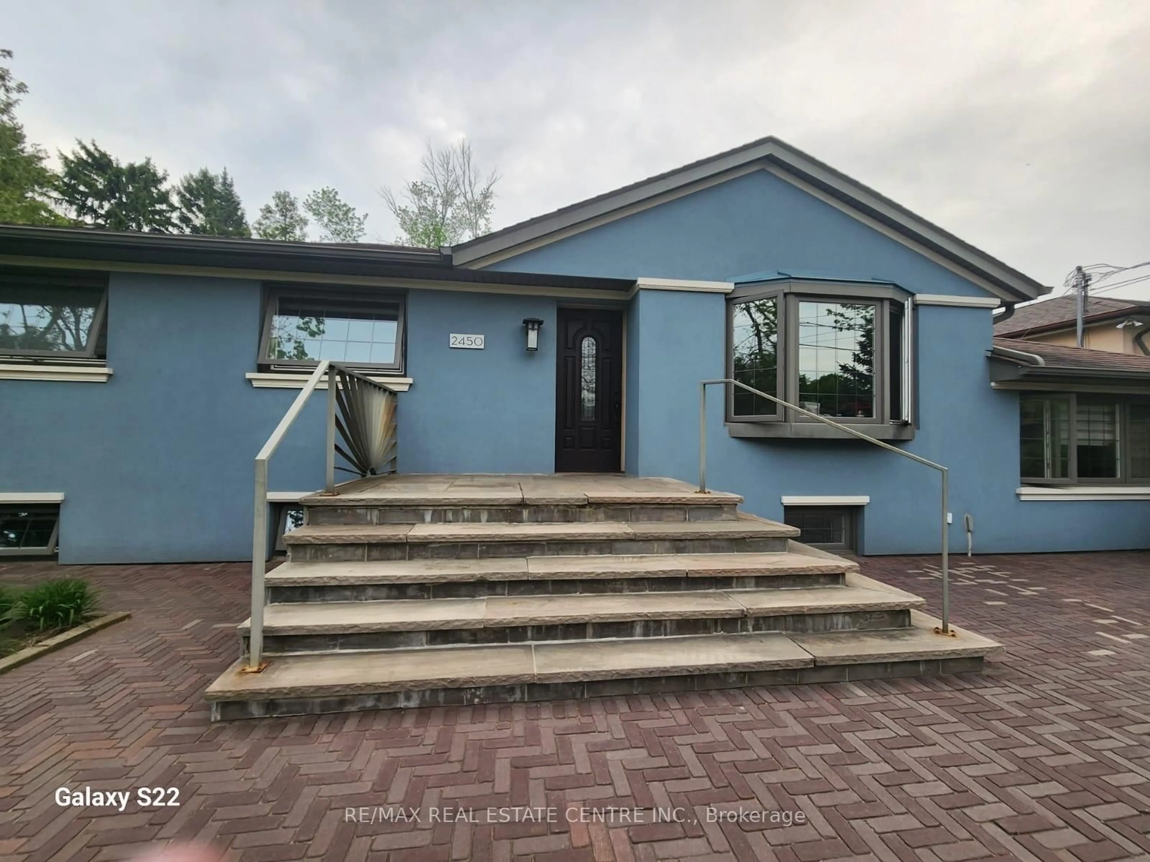 Home with vinyl exterior material, unknown for 2450 Edenhurst Dr, Mississauga Ontario L5A 2K9