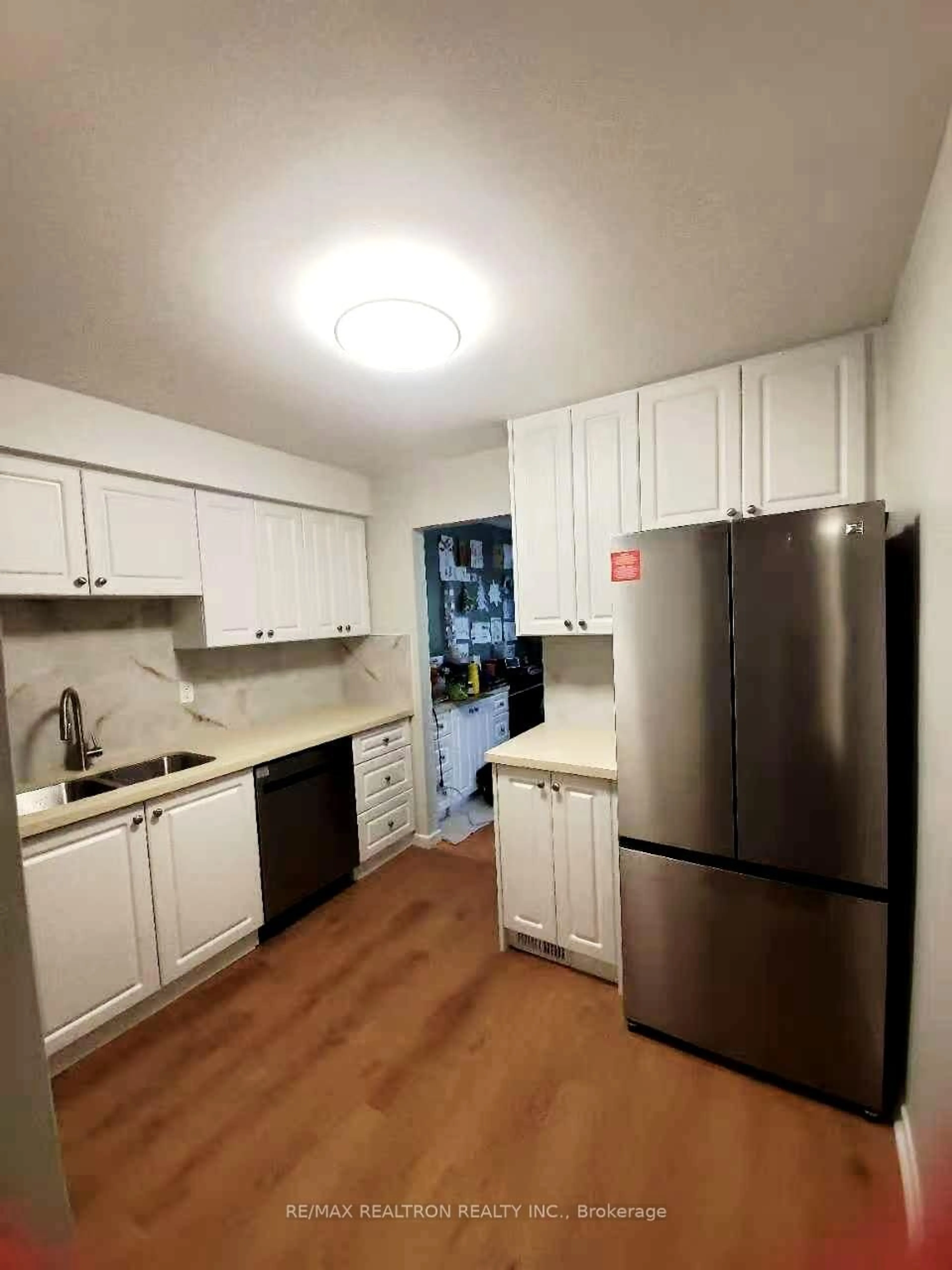 Standard kitchen, unknown for 1180 Mississauga Valley Blvd #100, Mississauga Ontario L5A 3M9