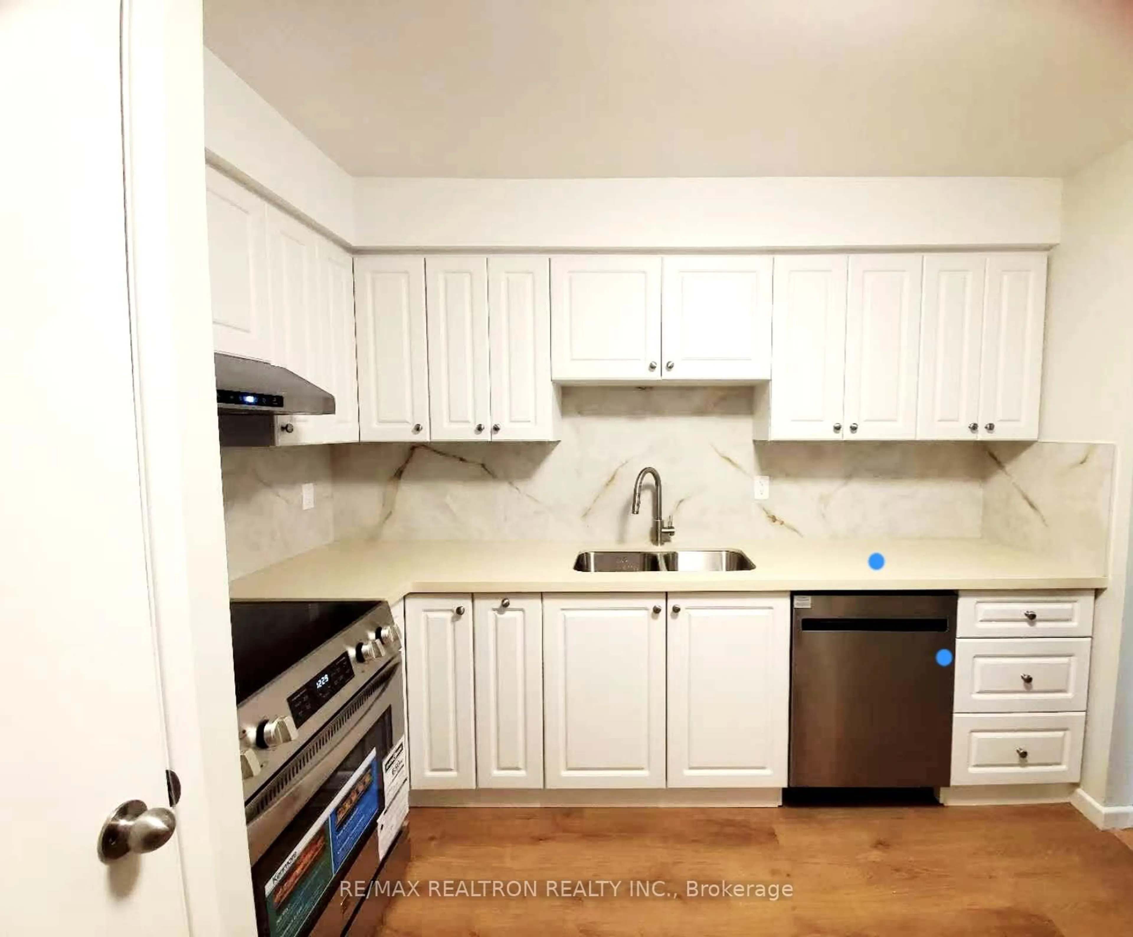 Standard kitchen, unknown for 1180 Mississauga Valley Blvd #100, Mississauga Ontario L5A 3M9