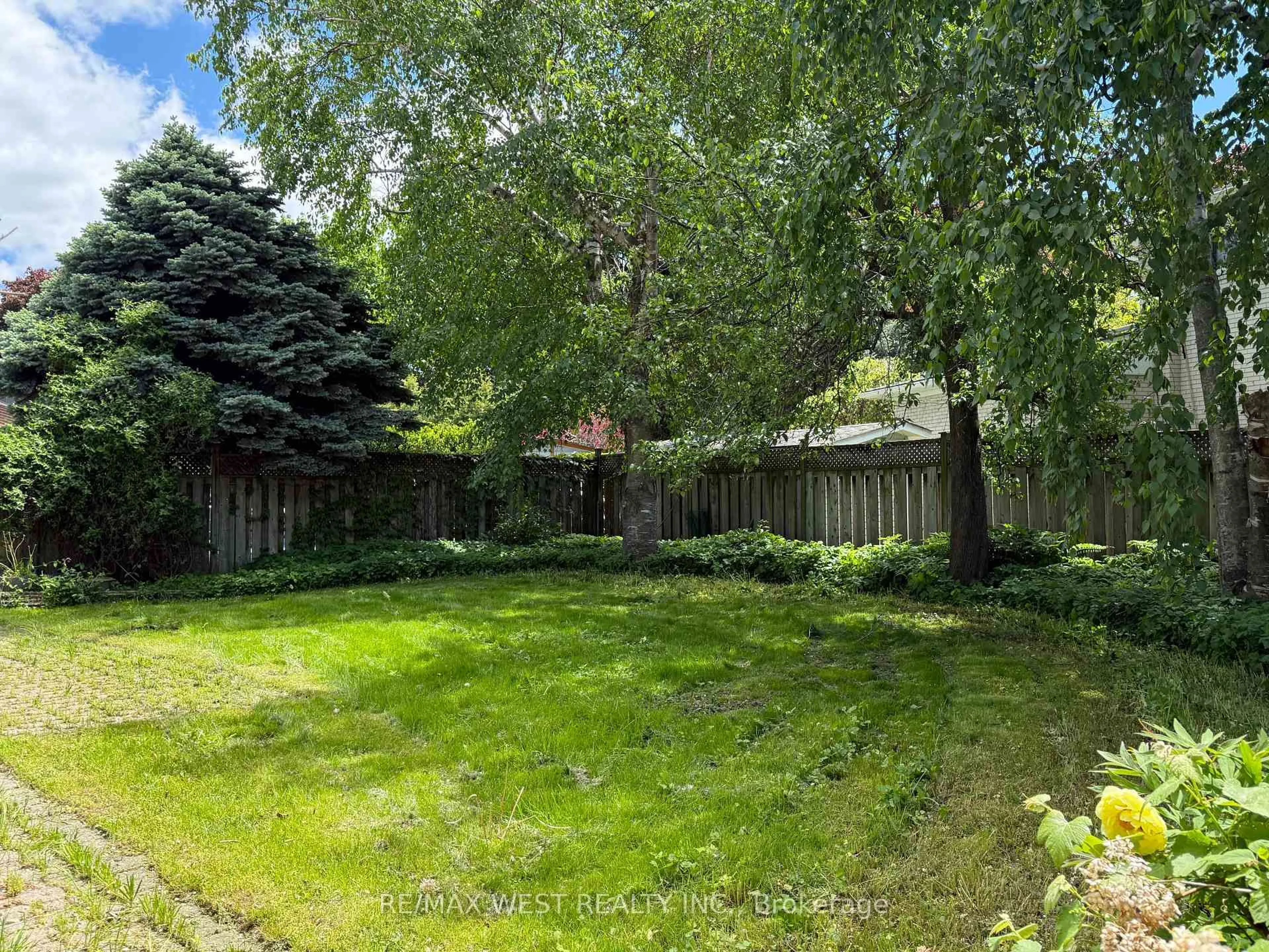 A pic from outside/outdoor area/front of a property/back of a property/a pic from drone, forest/trees view for 51 Winterton Dr, Toronto Ontario M9B 3G8