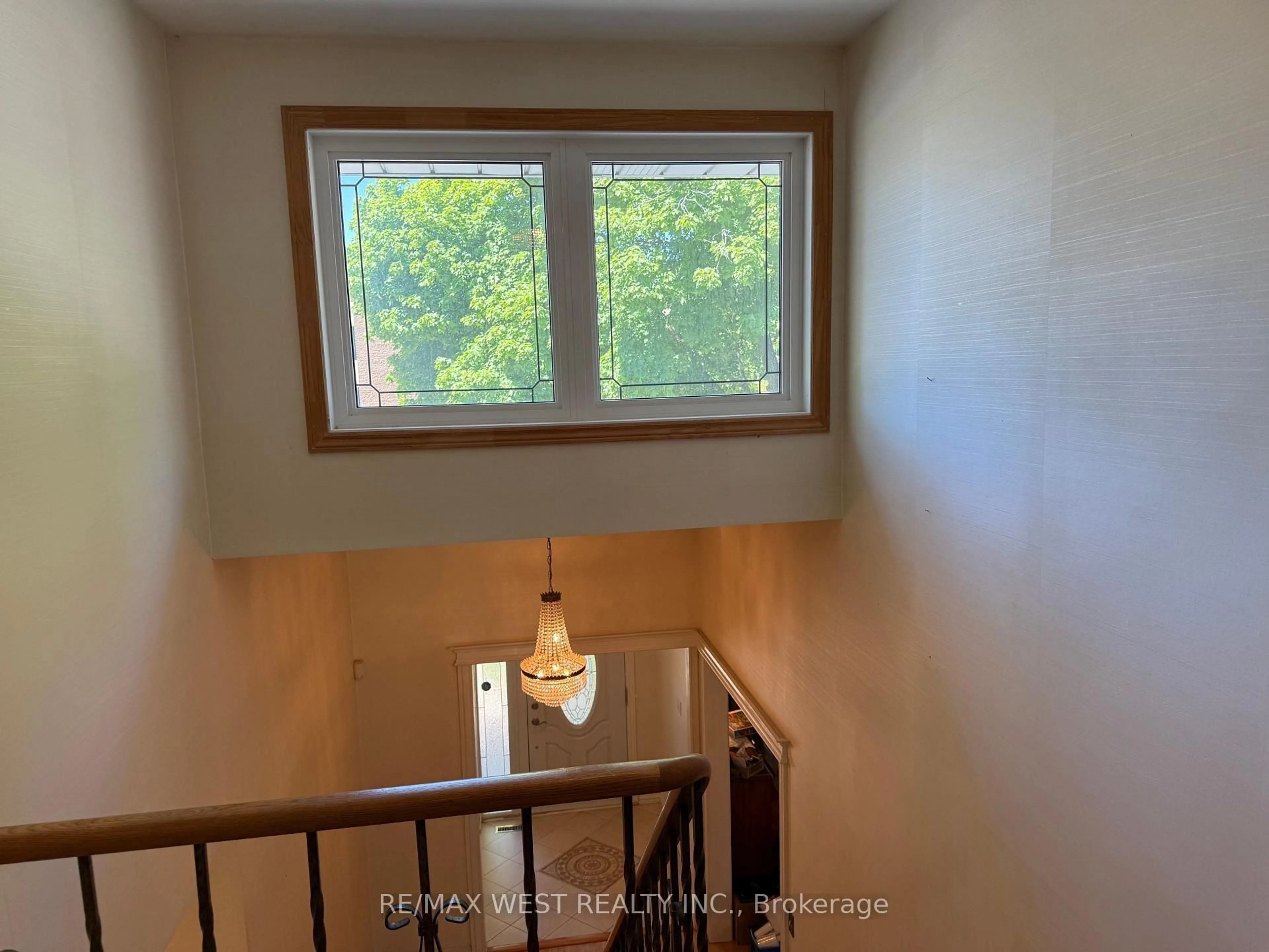 A pic of a room for 51 Winterton Dr, Toronto Ontario M9B 3G8