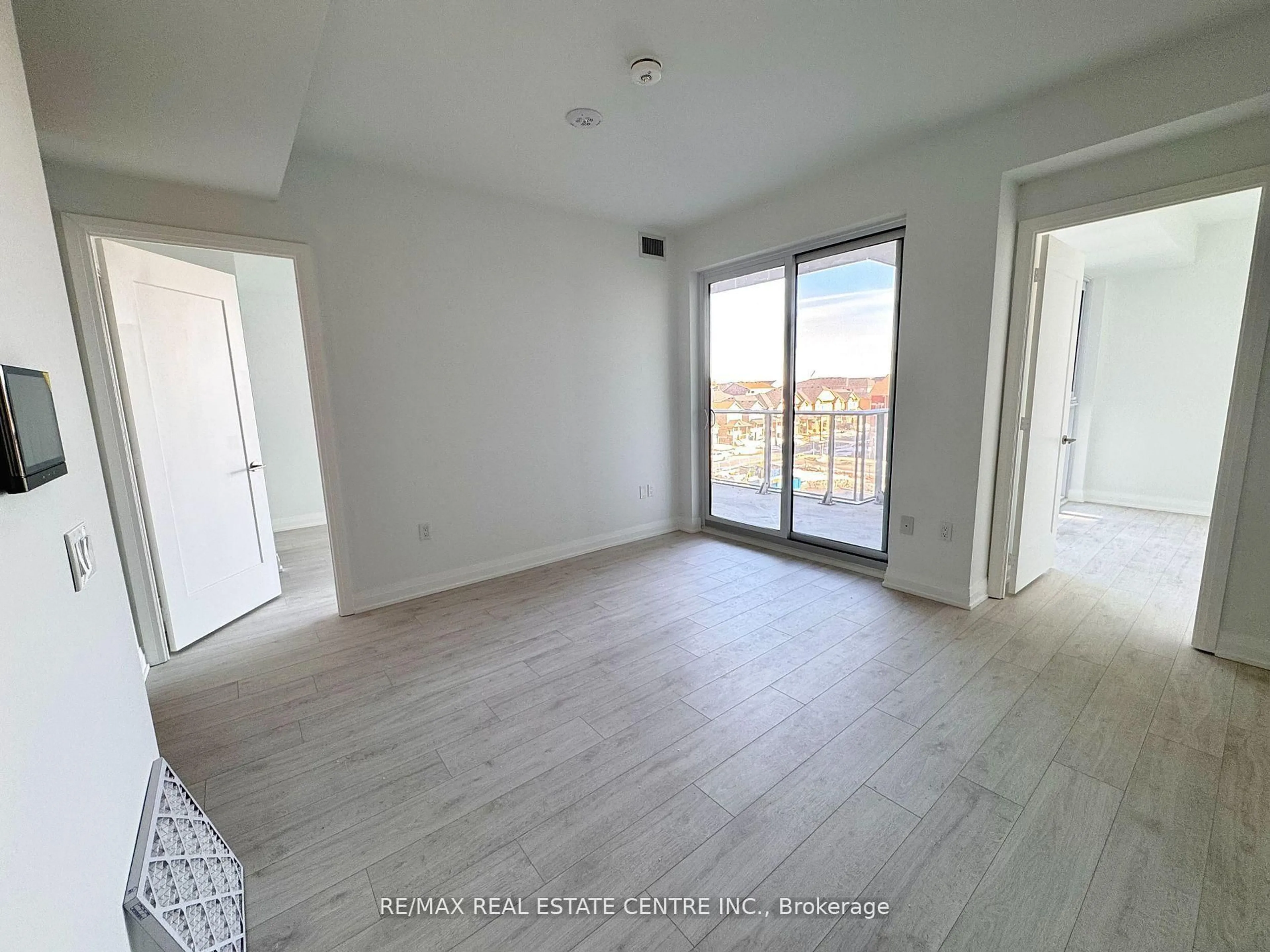 A pic of a room for 412 Silver Maple Rd #428, Oakville Ontario L6H 7E3
